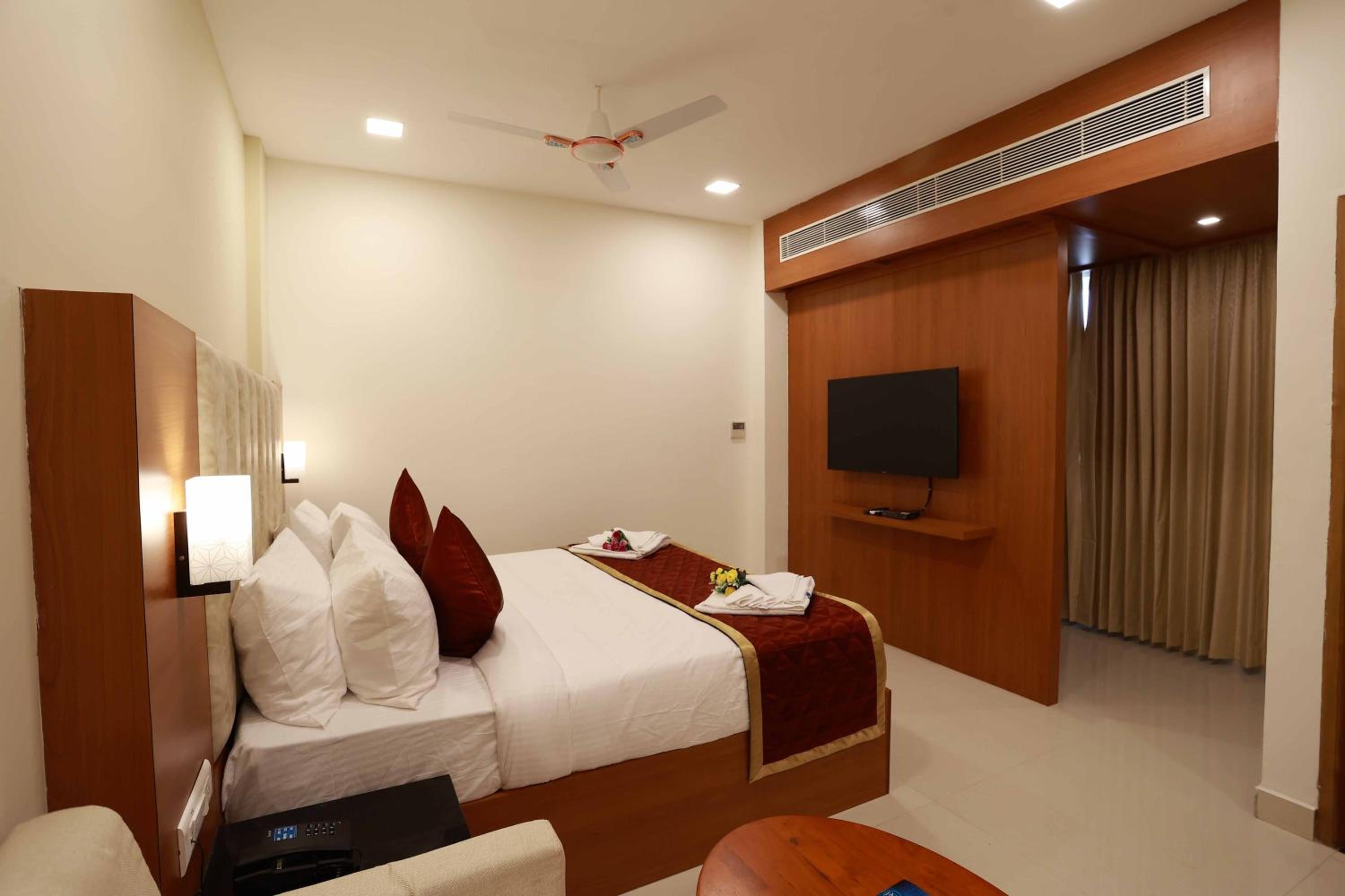 Deluxe Room - Photo 7