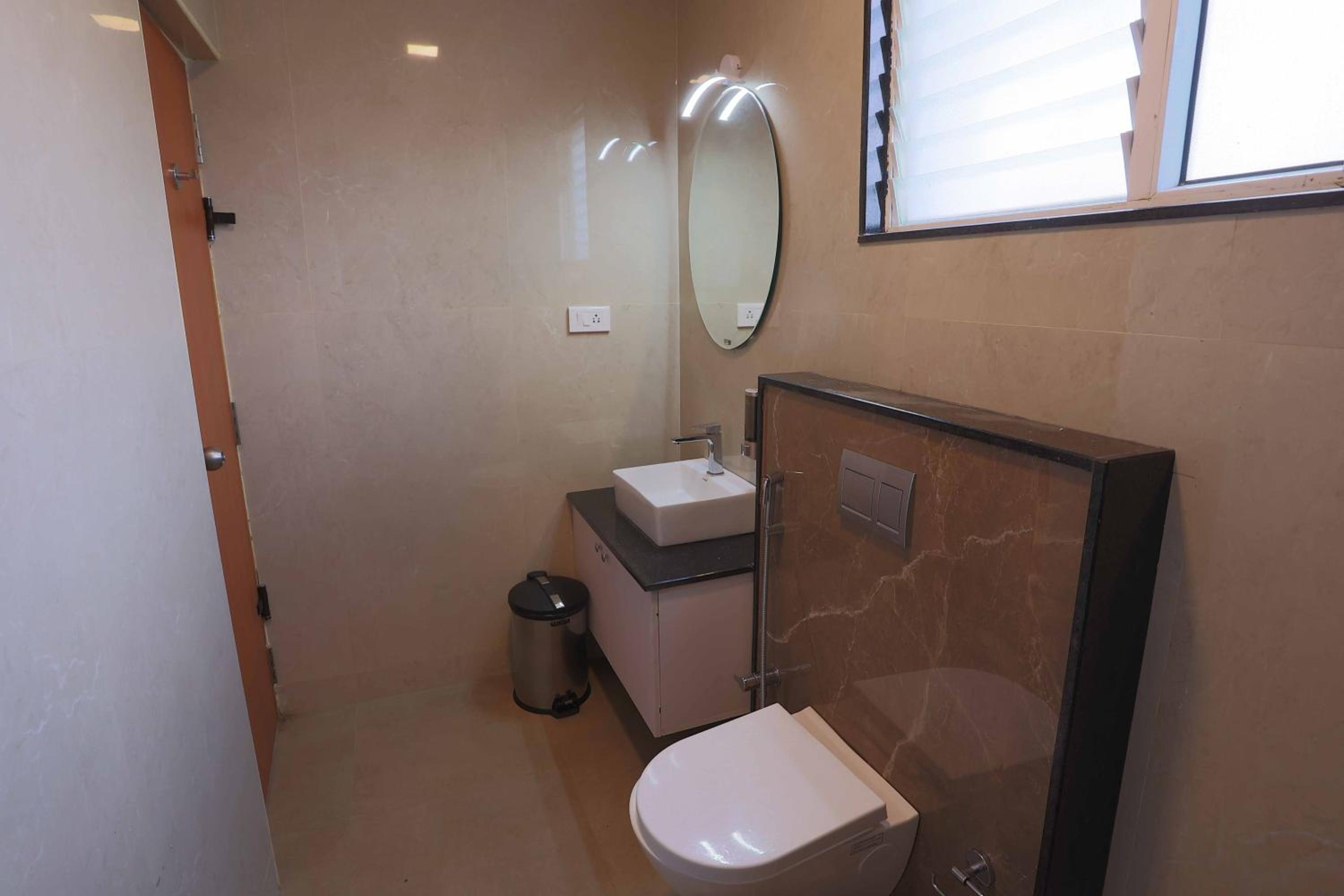 Deluxe Room - Photo 5