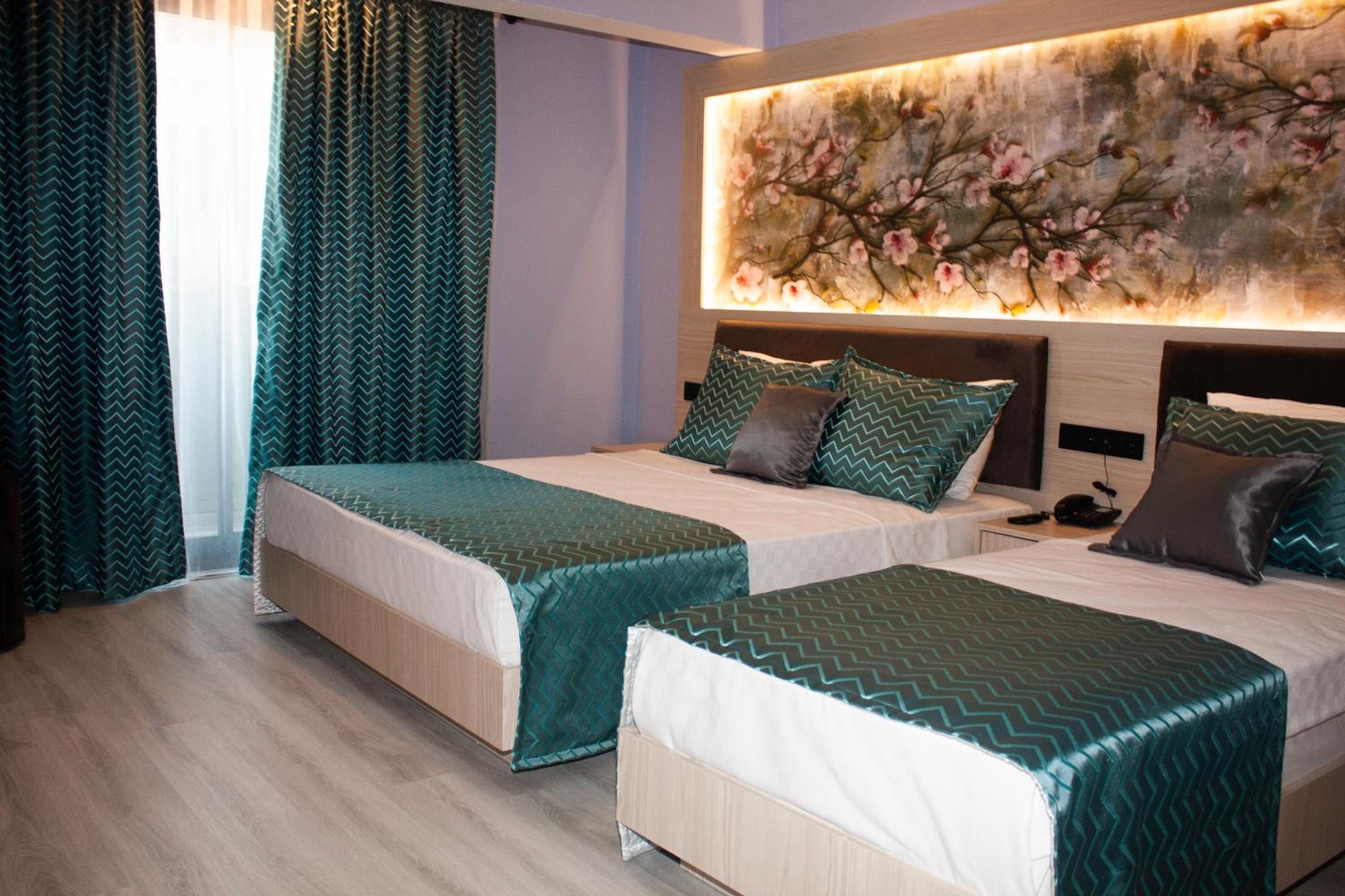 Deluxe Room (2 Adults + 1 Child)
