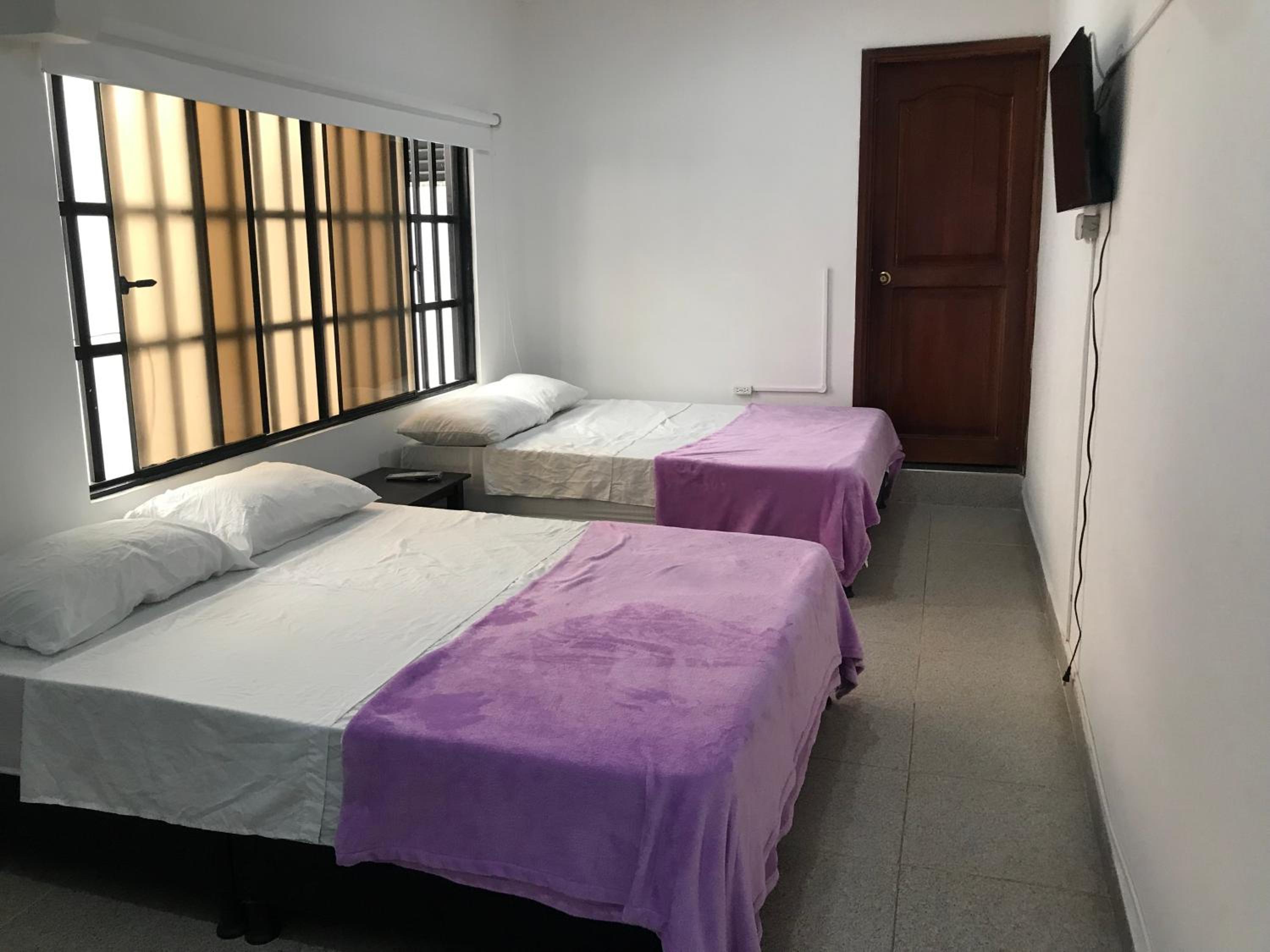 Twin Room with Private Bathroom photo 2