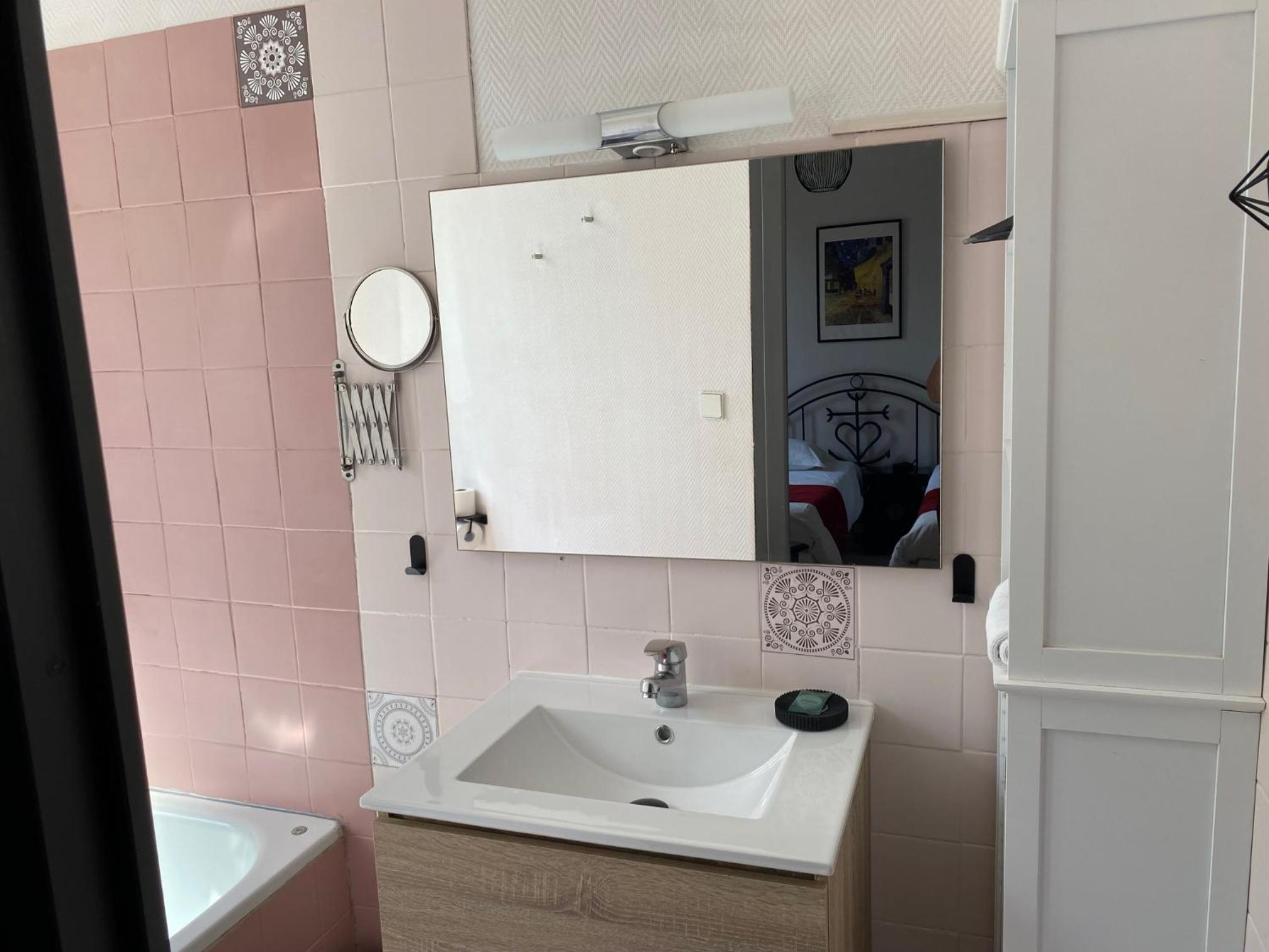 Double Room - Photo 2