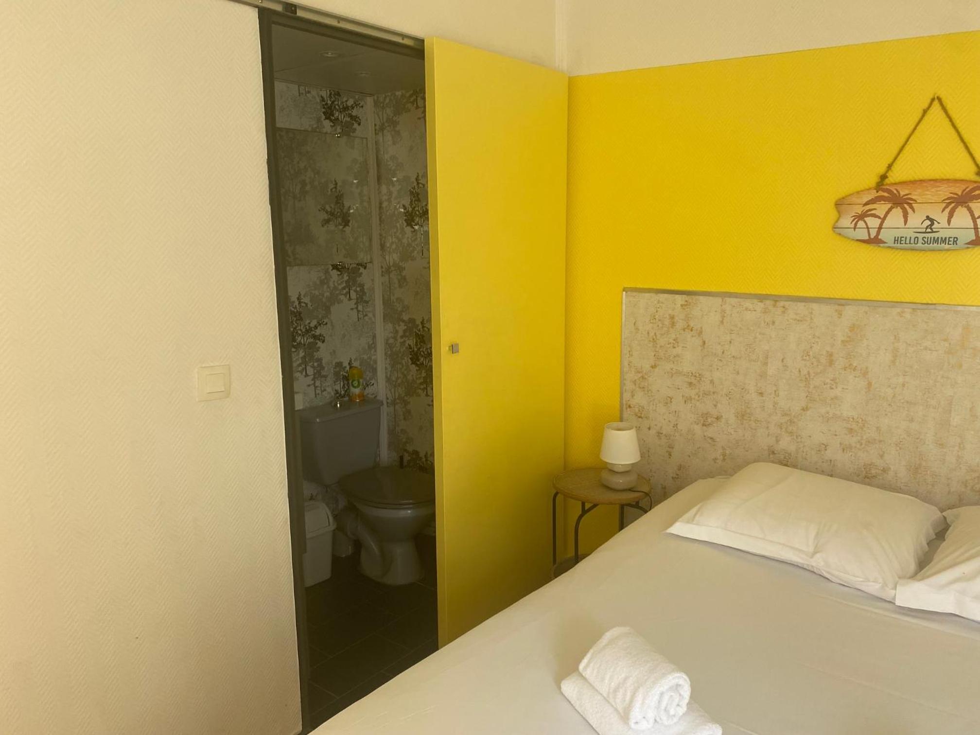 Small Double Room with Garden View - Photo 8