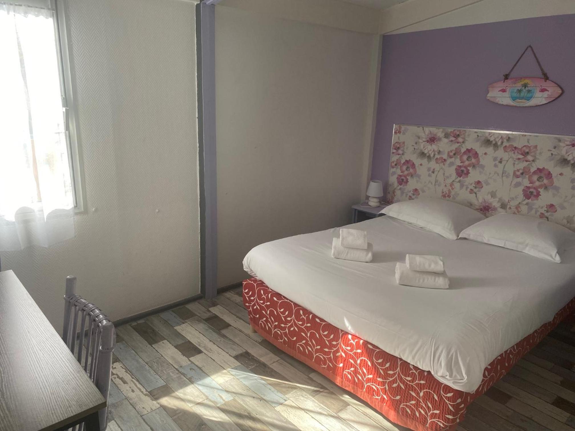 Small Double Room with Garden View - Photo 2