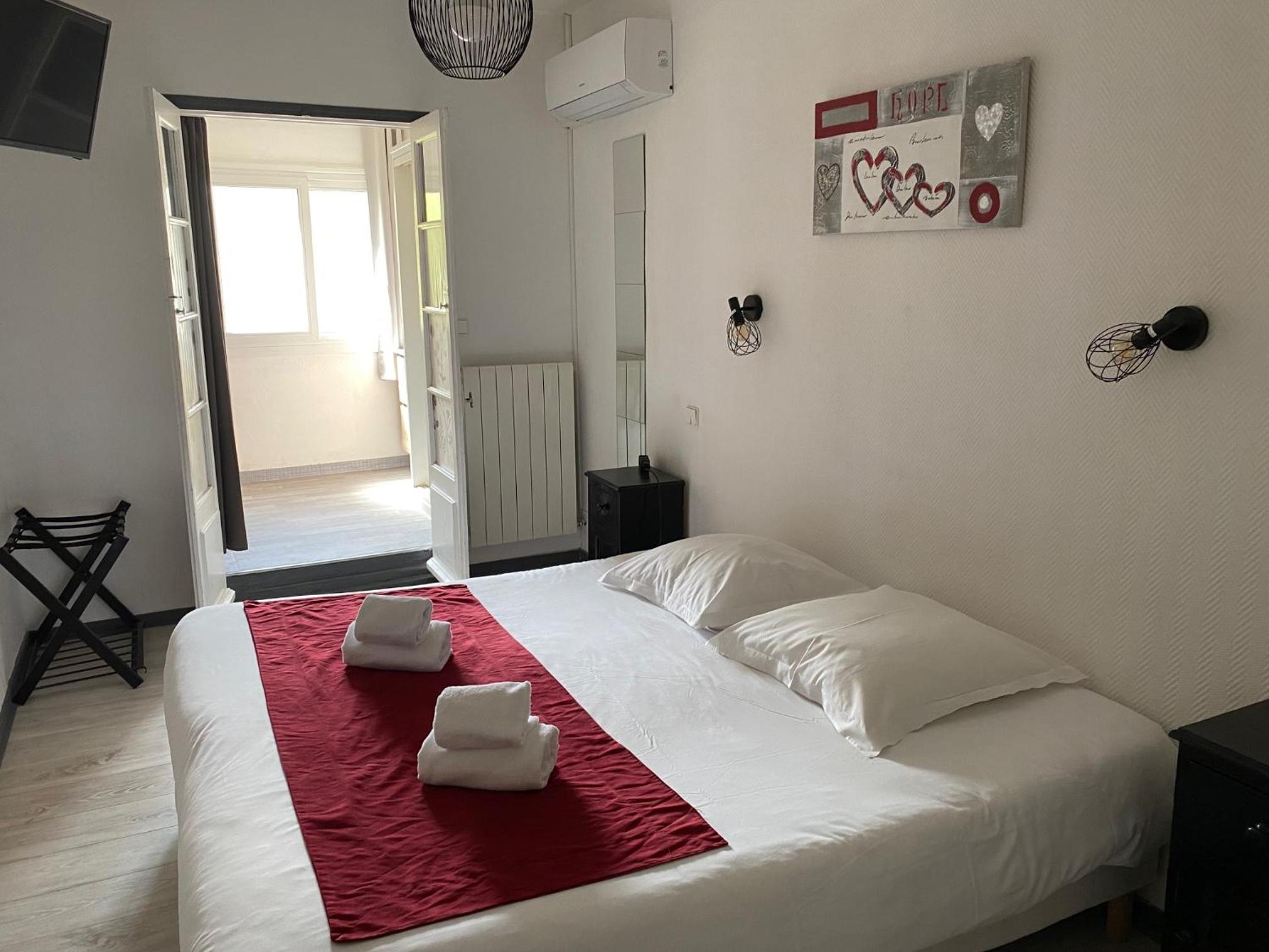 Double Room - Photo 13