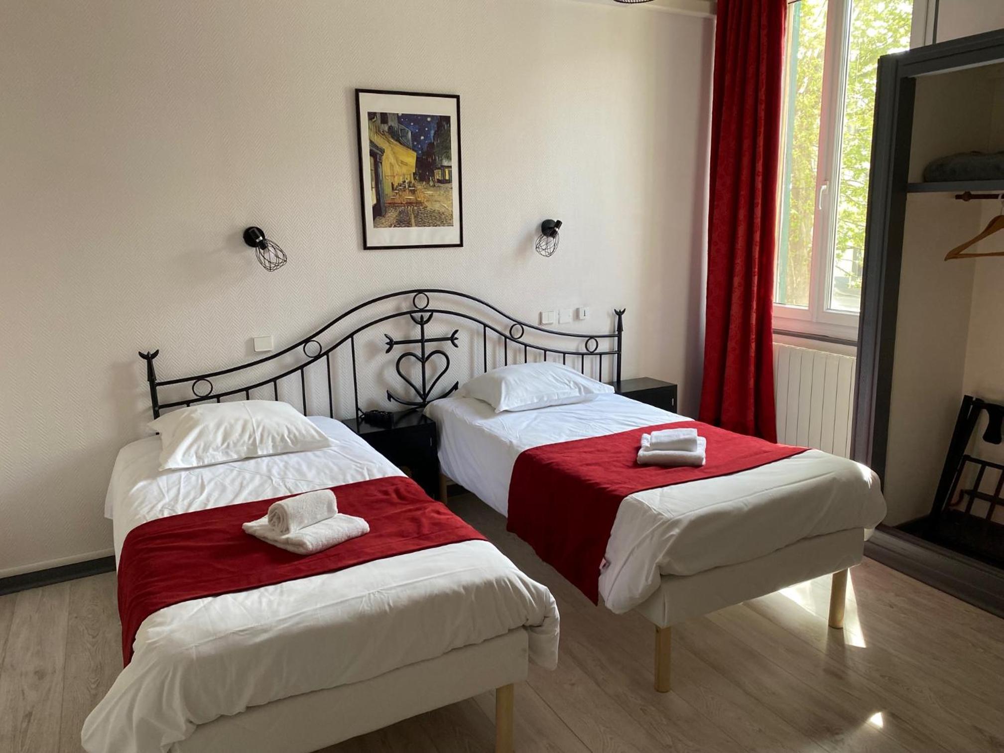 Double Room - Photo 12