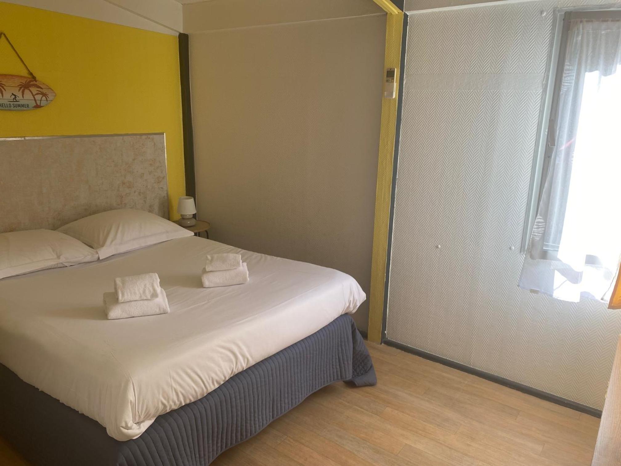 Small Double Room with Garden View - Photo 1