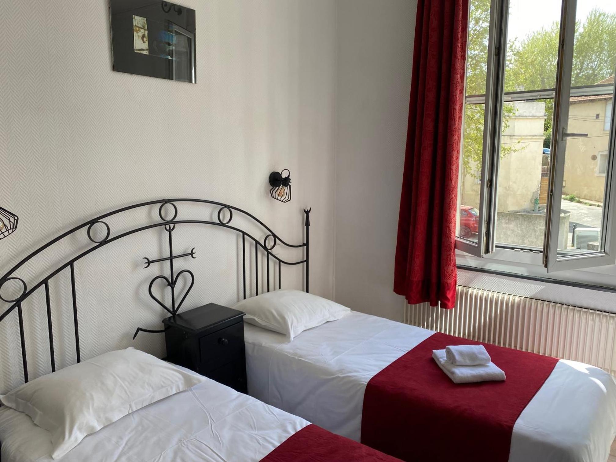 Double Room - Photo 9