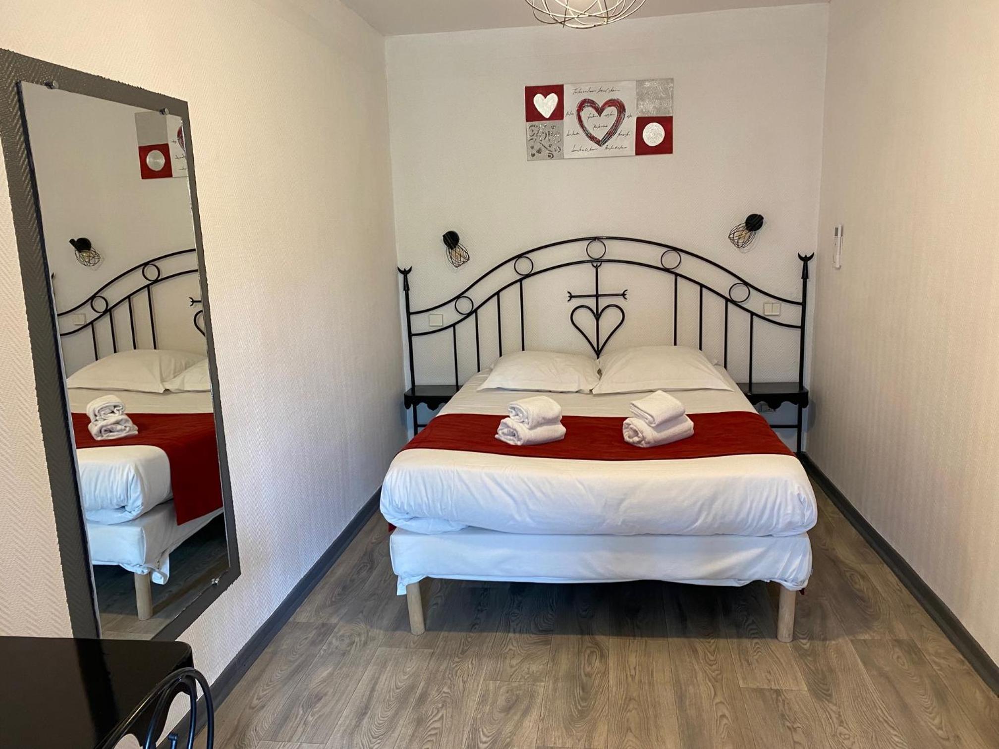 Double Room - Photo 5