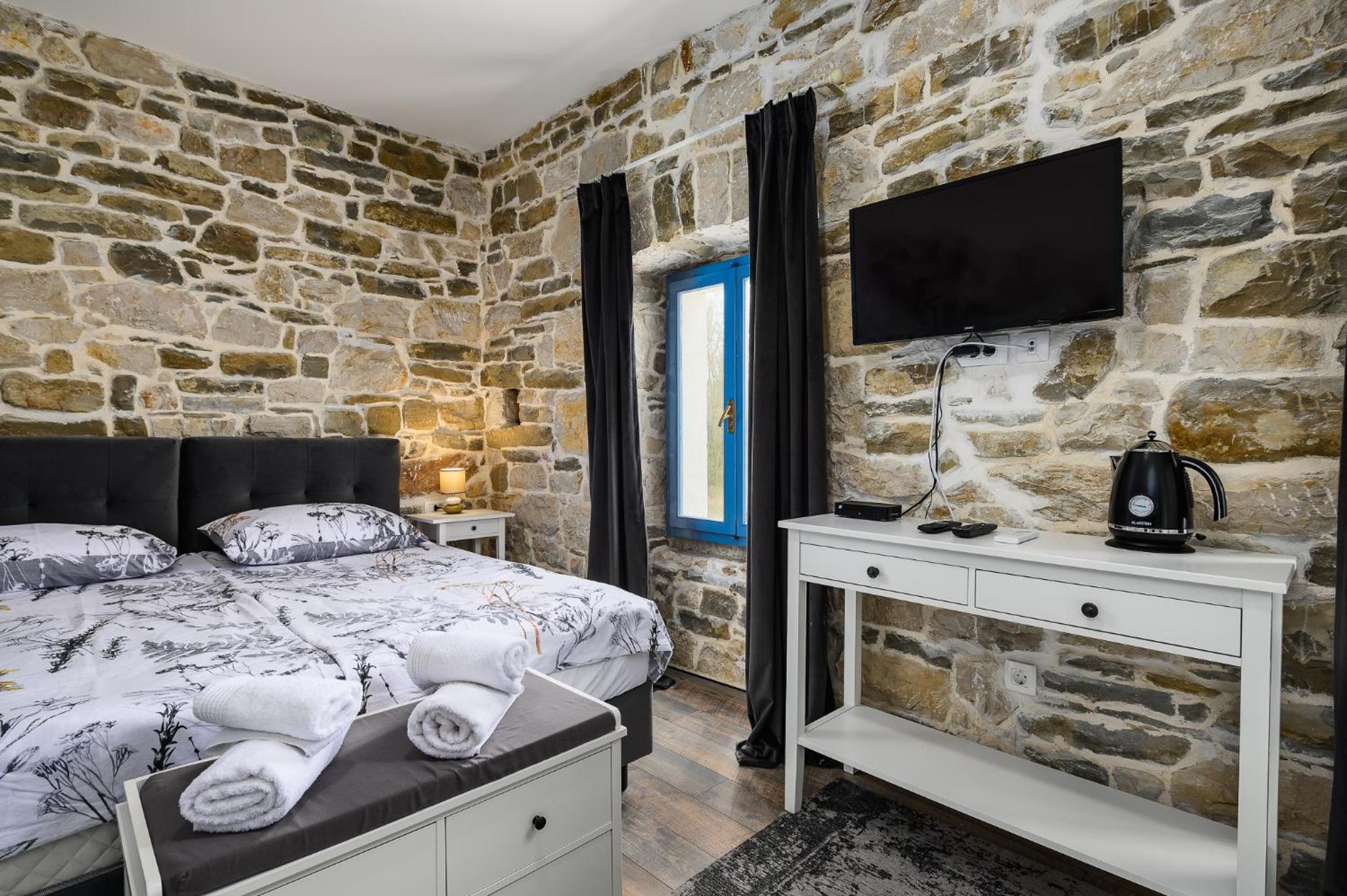 Double Room with Private Bathroom - Photo 1