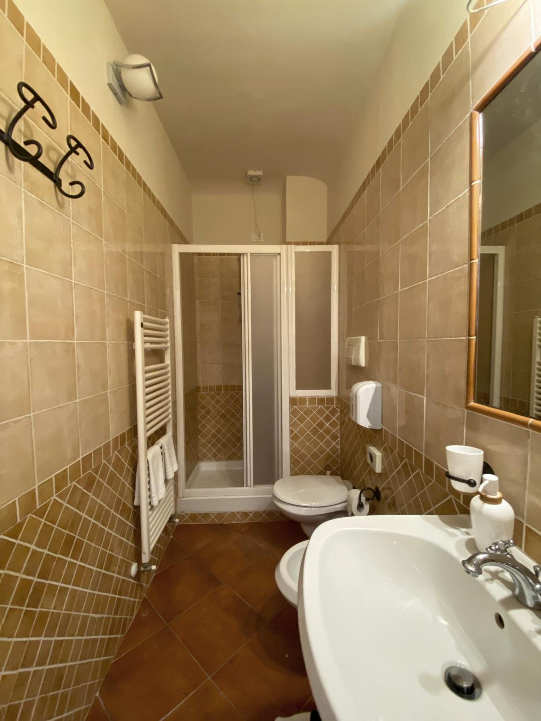 Double or Twin Room - Photo 6