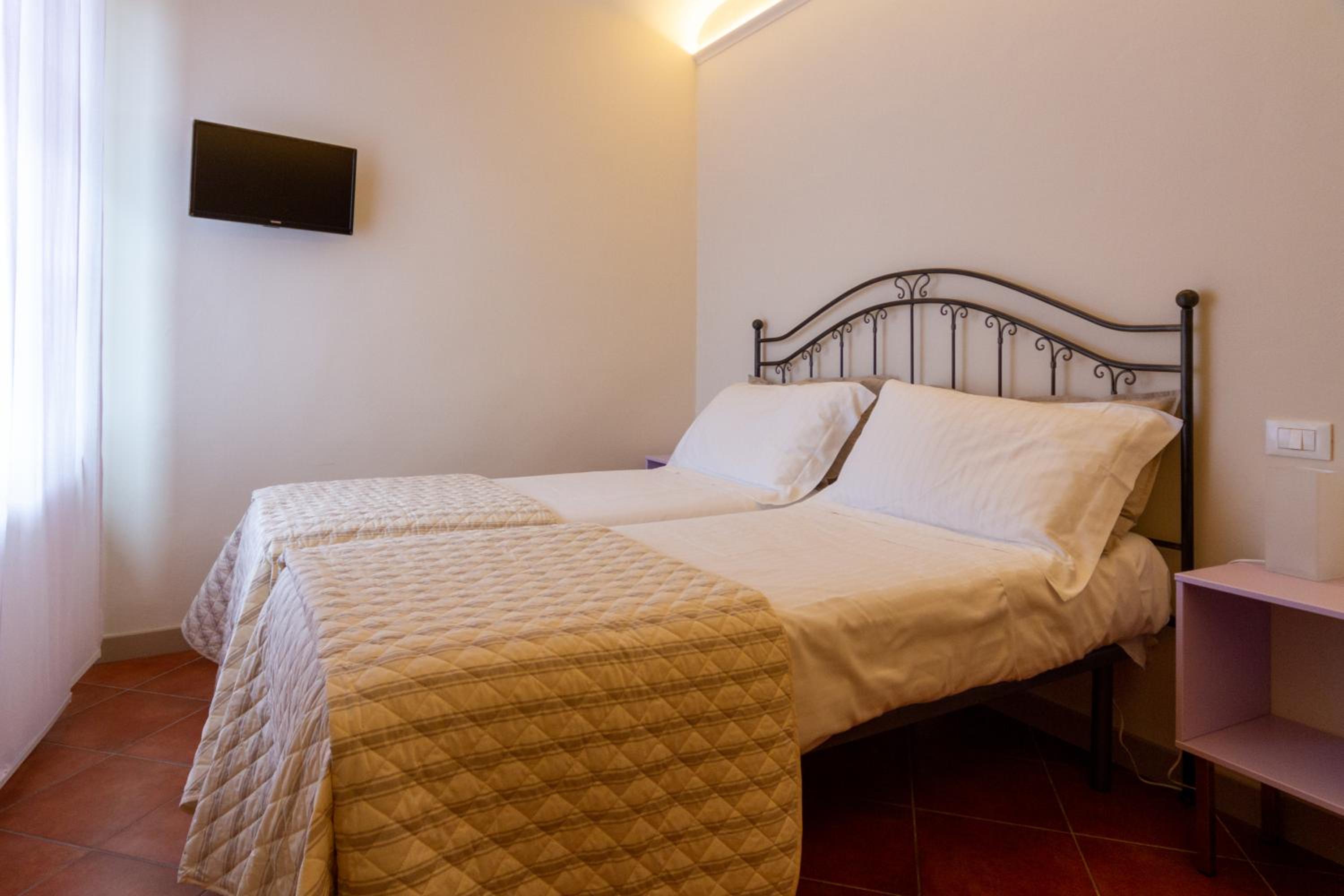 Double or Twin Room - Photo 3