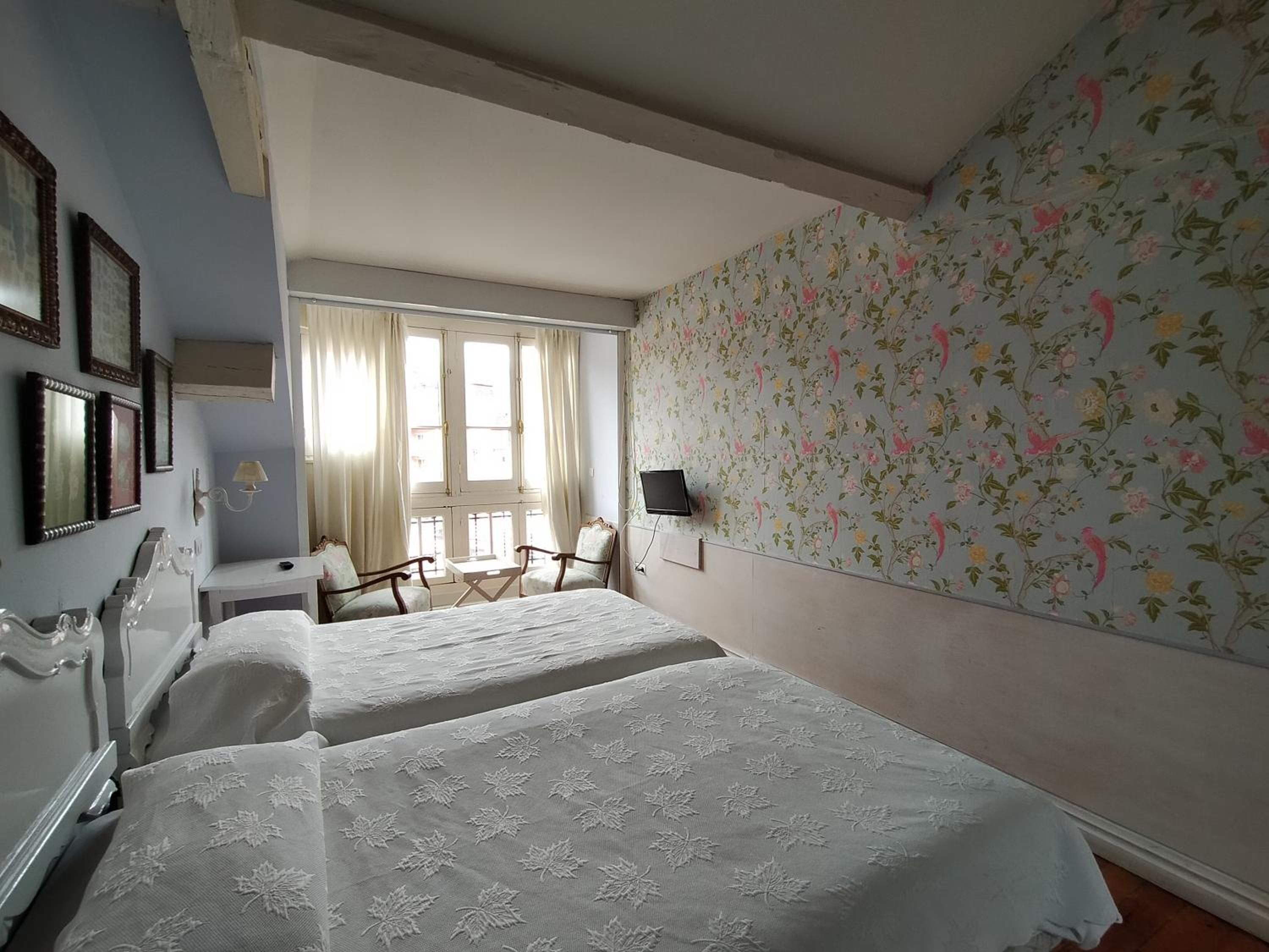 Double Room - Photo 5