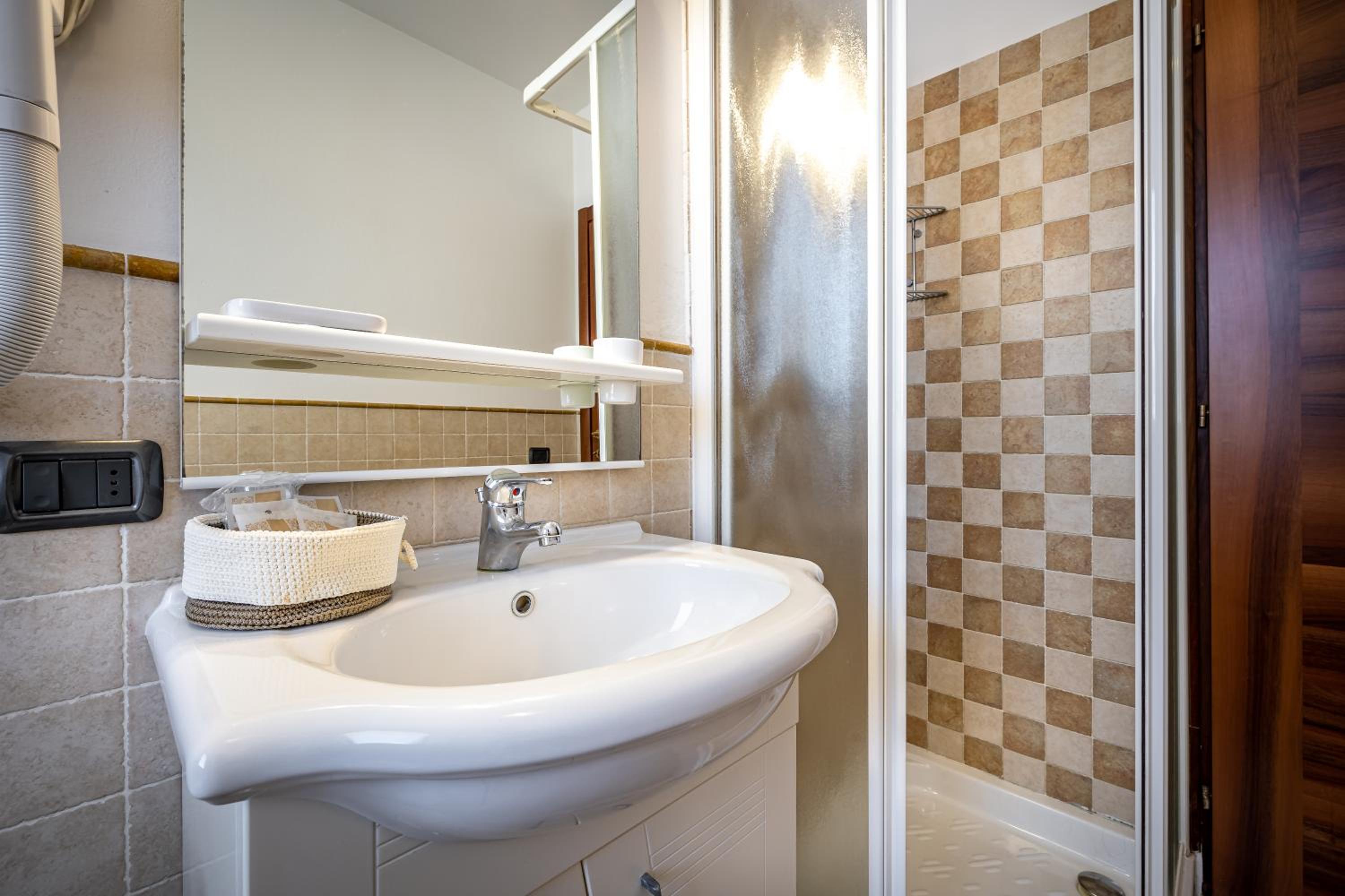 Suite - Photo 3