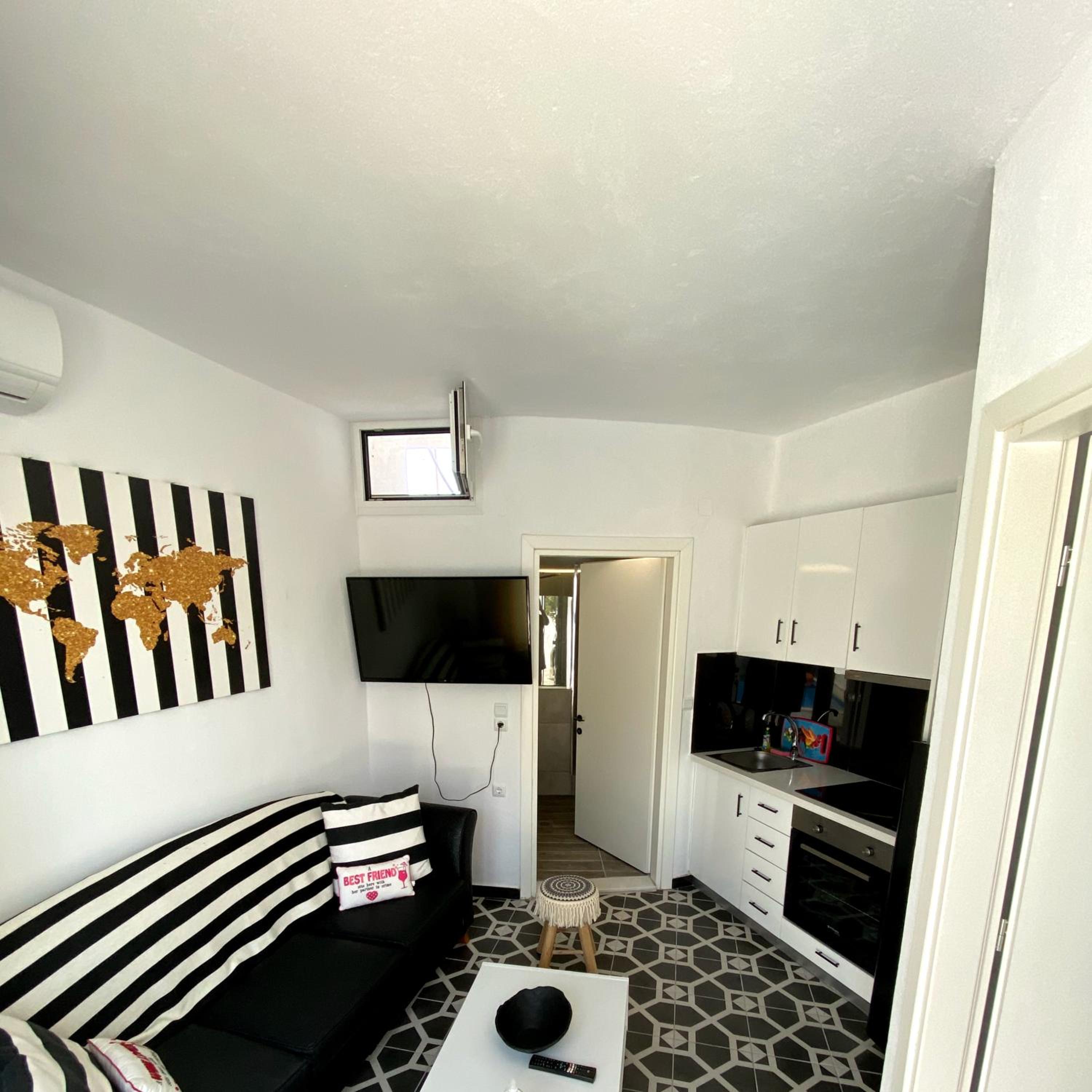 One-Bedroom Apartment - Photo 3