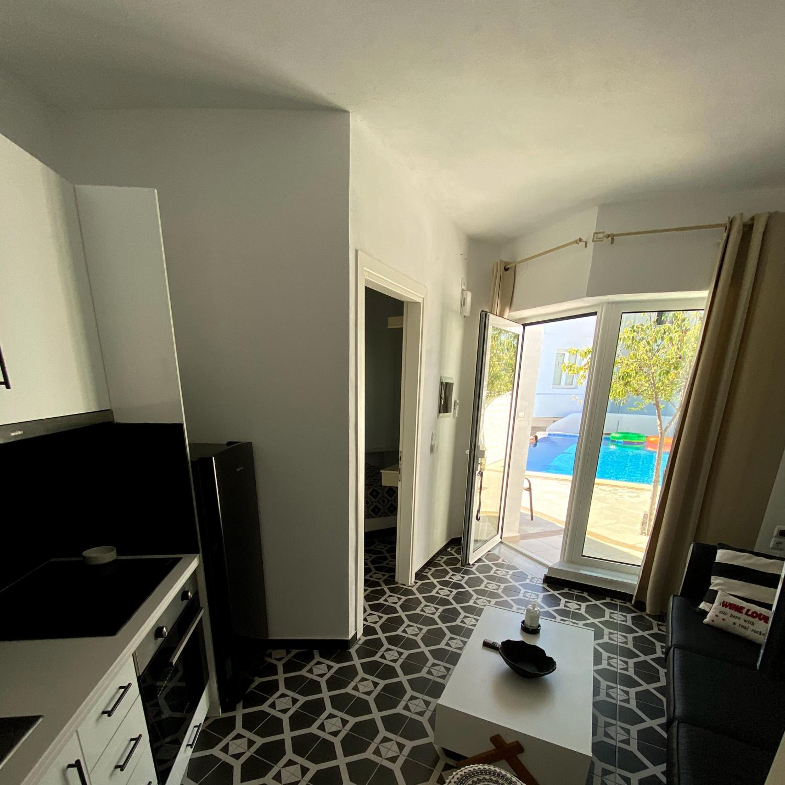 One-Bedroom Apartment - Photo 5