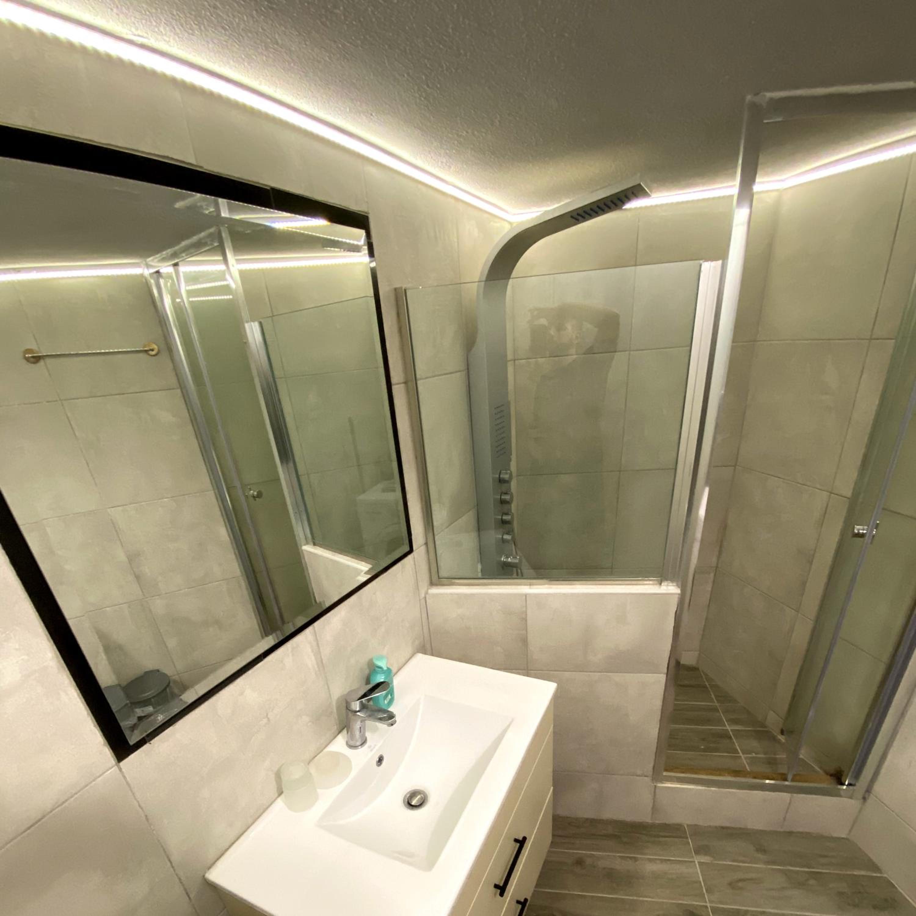 One-Bedroom Apartment - Photo 7
