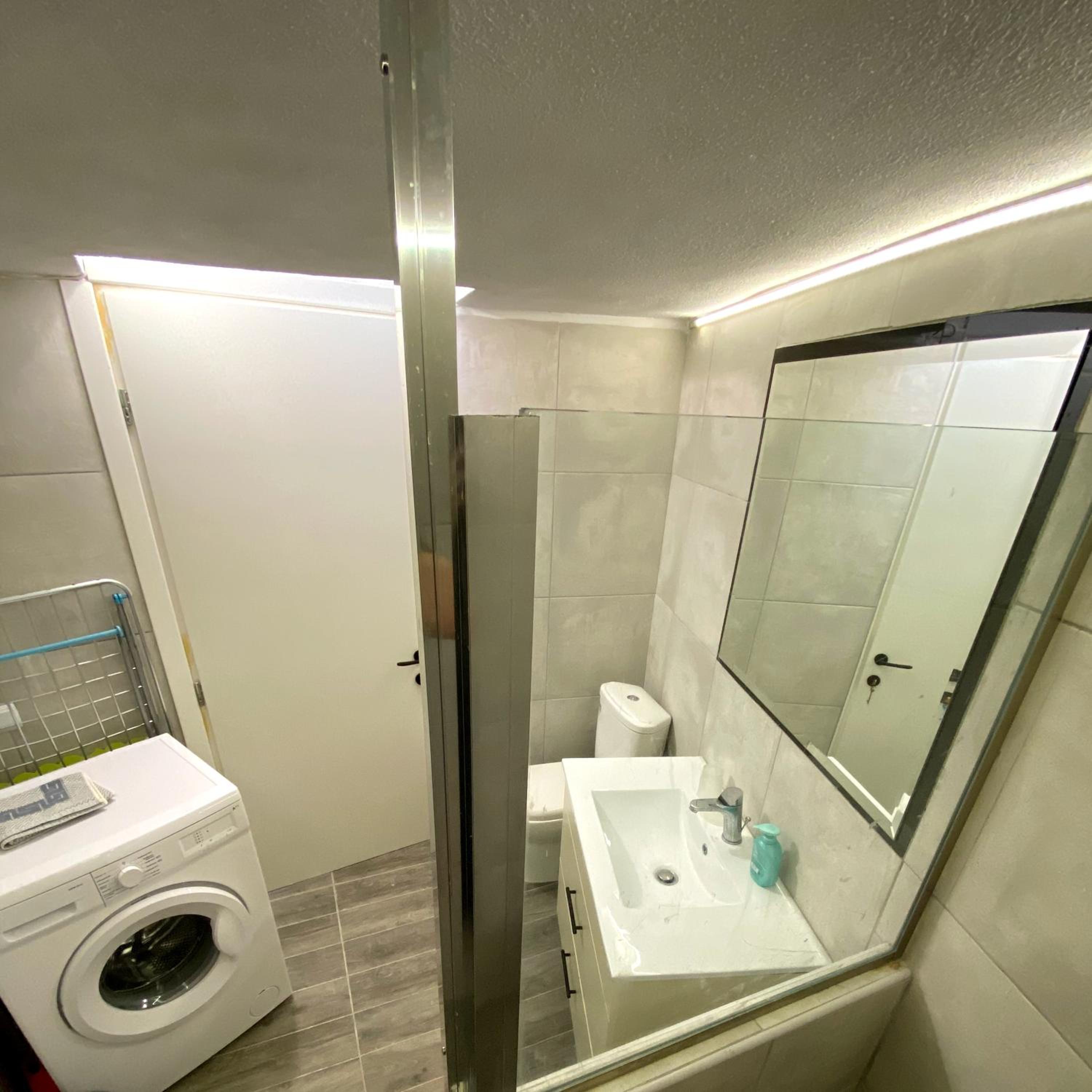 One-Bedroom Apartment - Photo 8