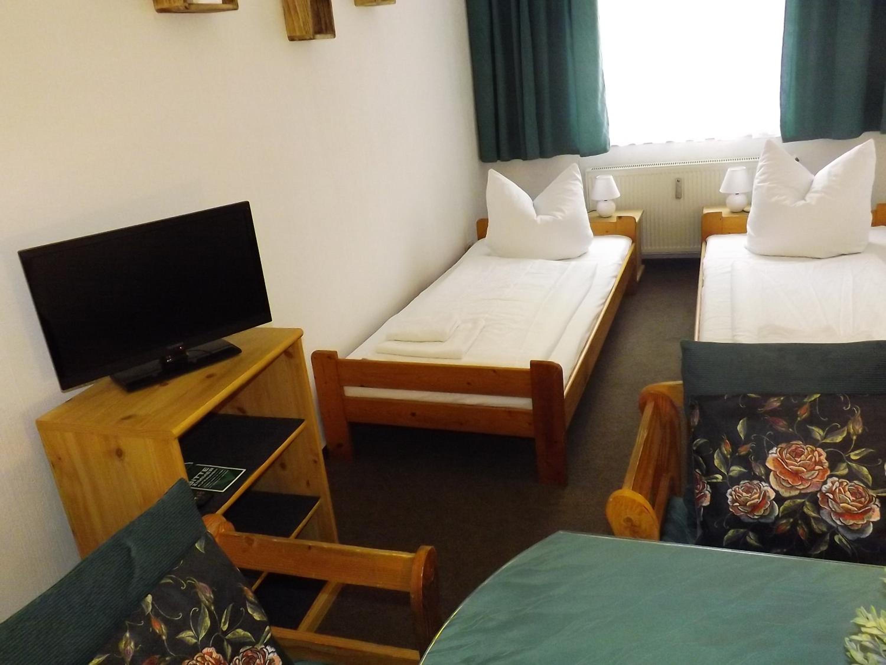 Standard Twin Room with Shared Bathroom photo 1