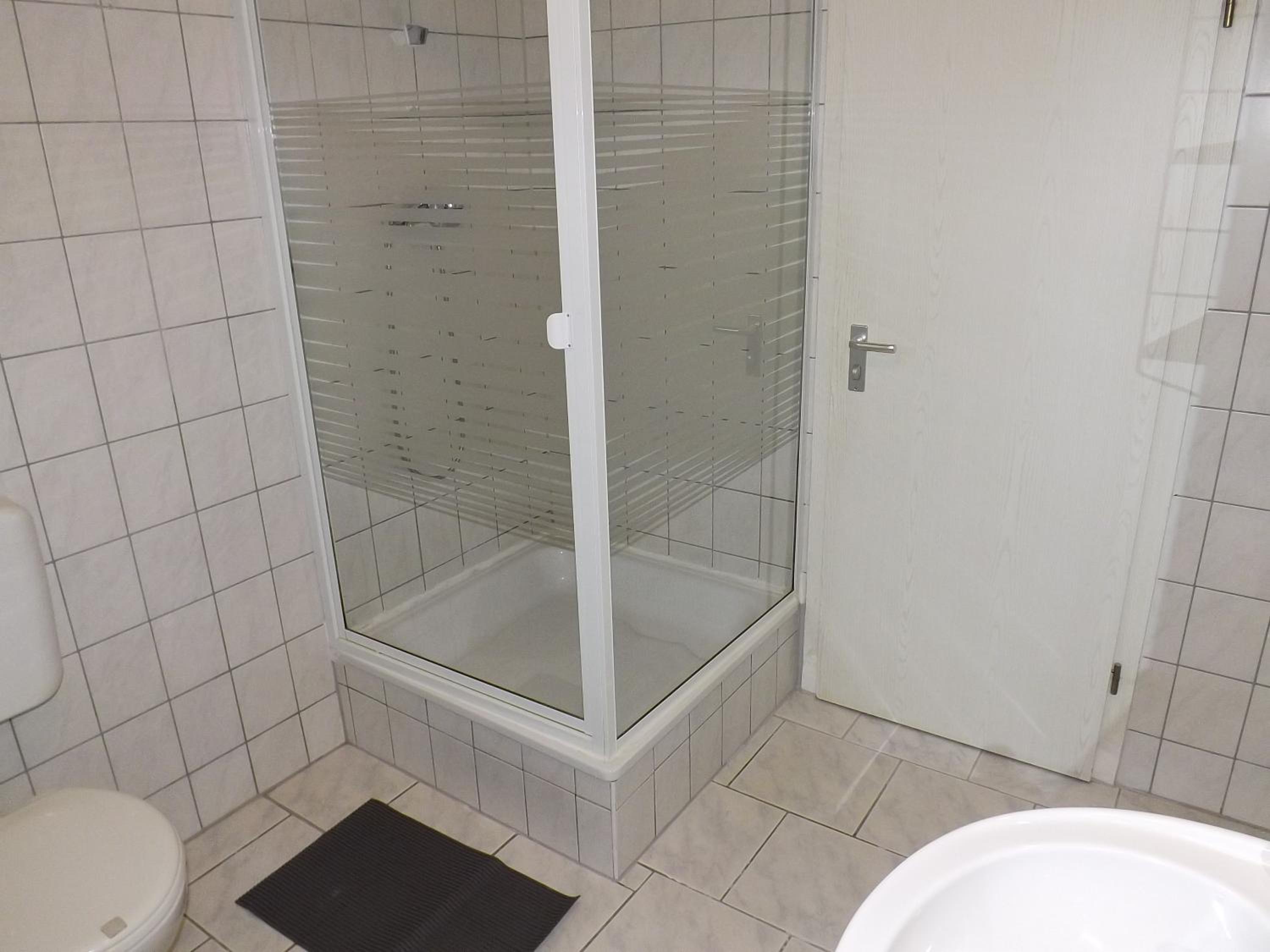 Standard Twin Room with Shared Bathroom photo 2