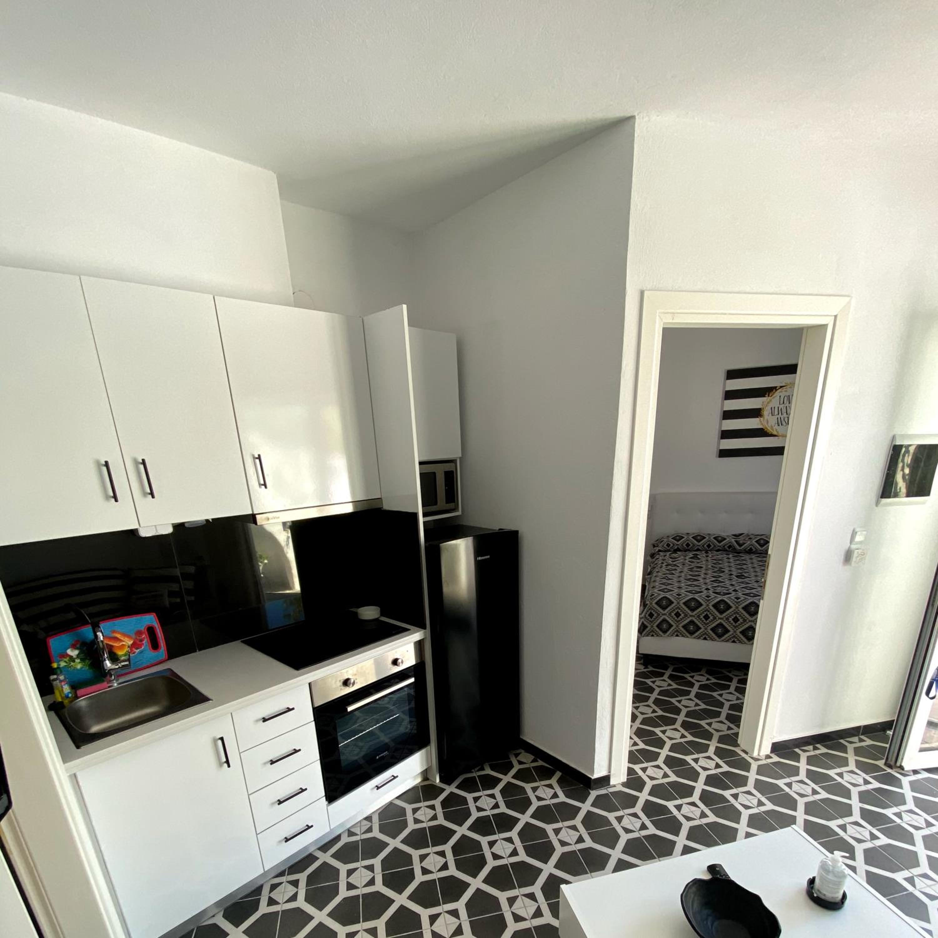 One-Bedroom Apartment - Photo 9