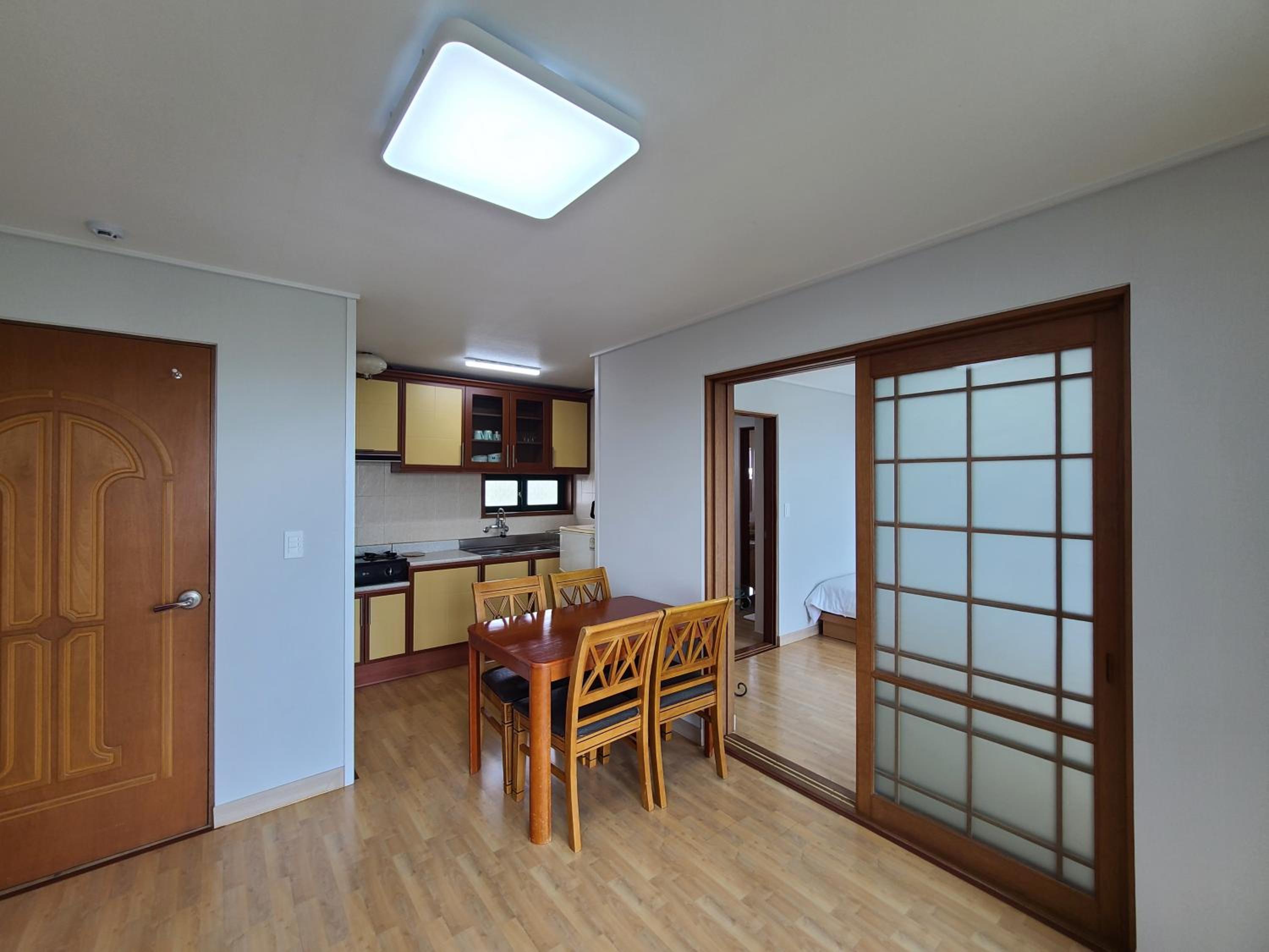 One-Bedroom House - Photo 9