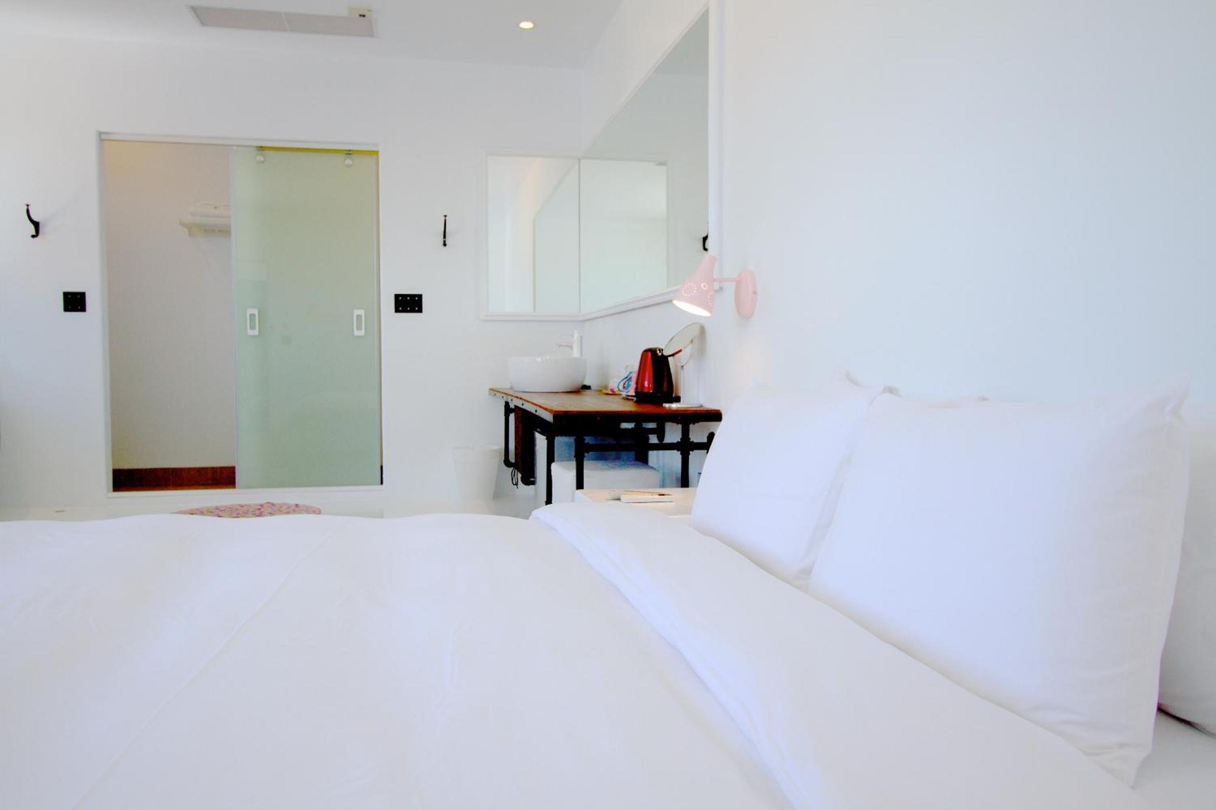 Superior Double Room with Sea View - Photo 4