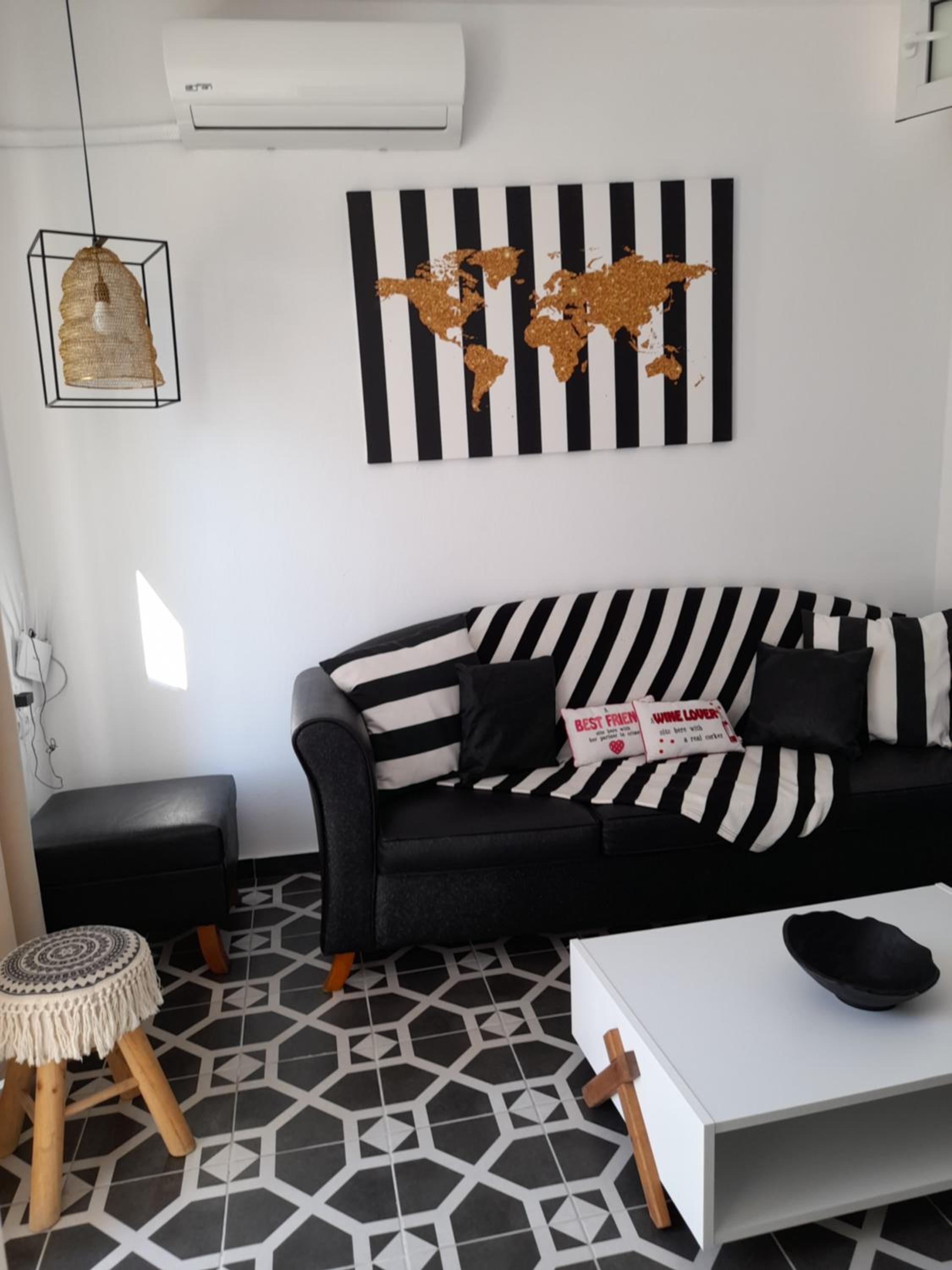 One-Bedroom Apartment - Photo 11