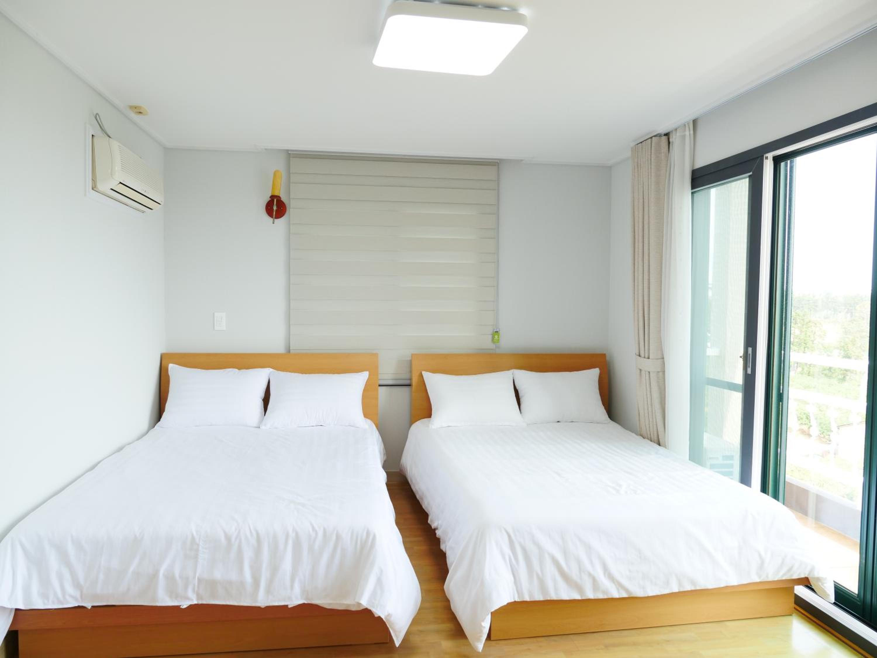 One-Bedroom House - Photo 8