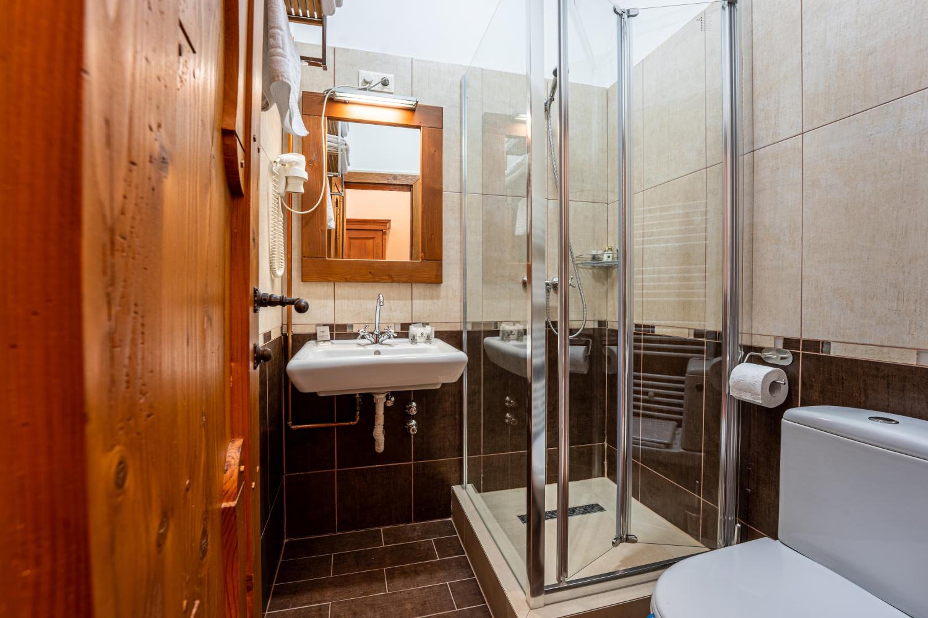 Standard Double Room - Photo 3
