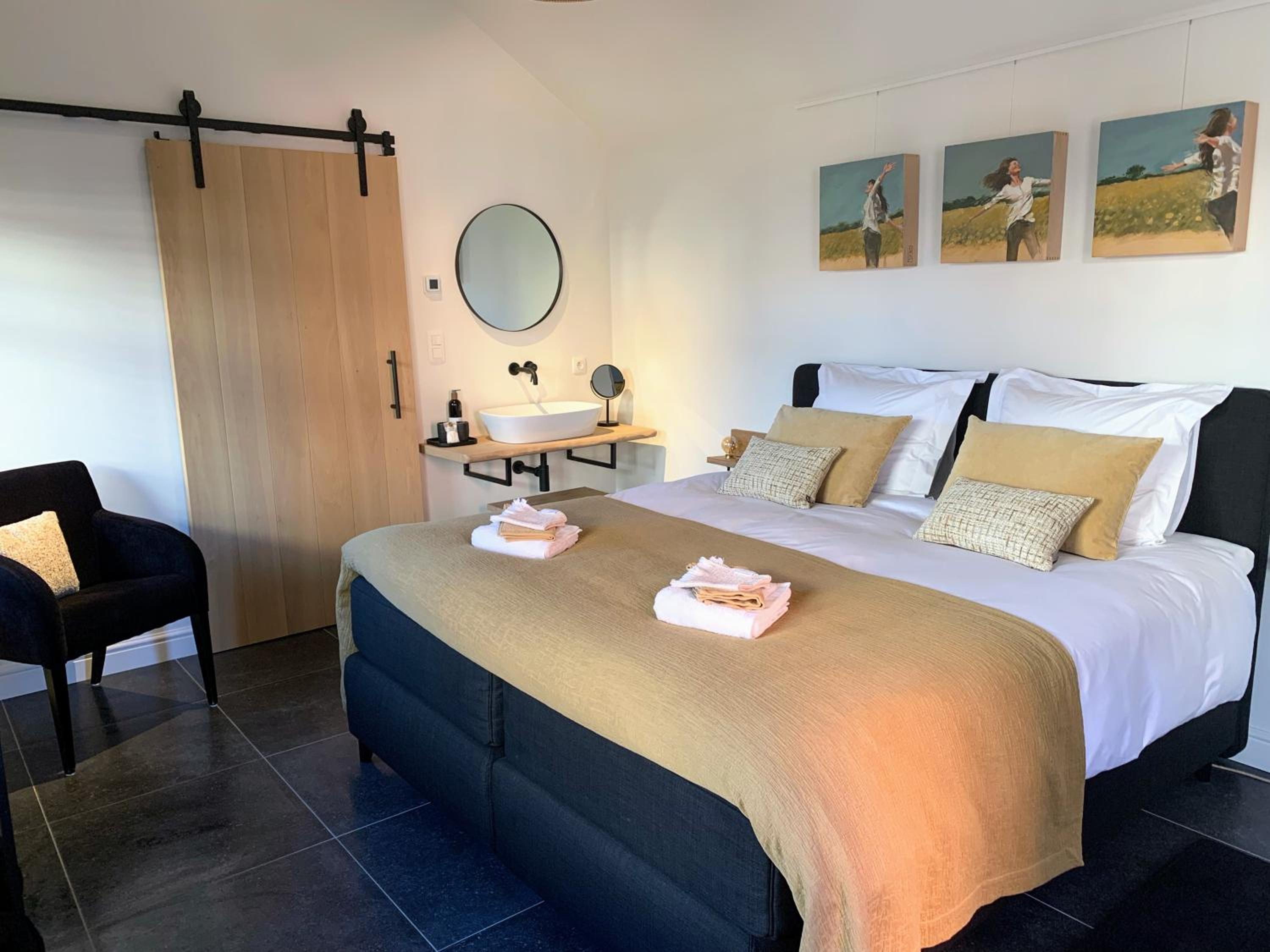 Deluxe King Room photo 1