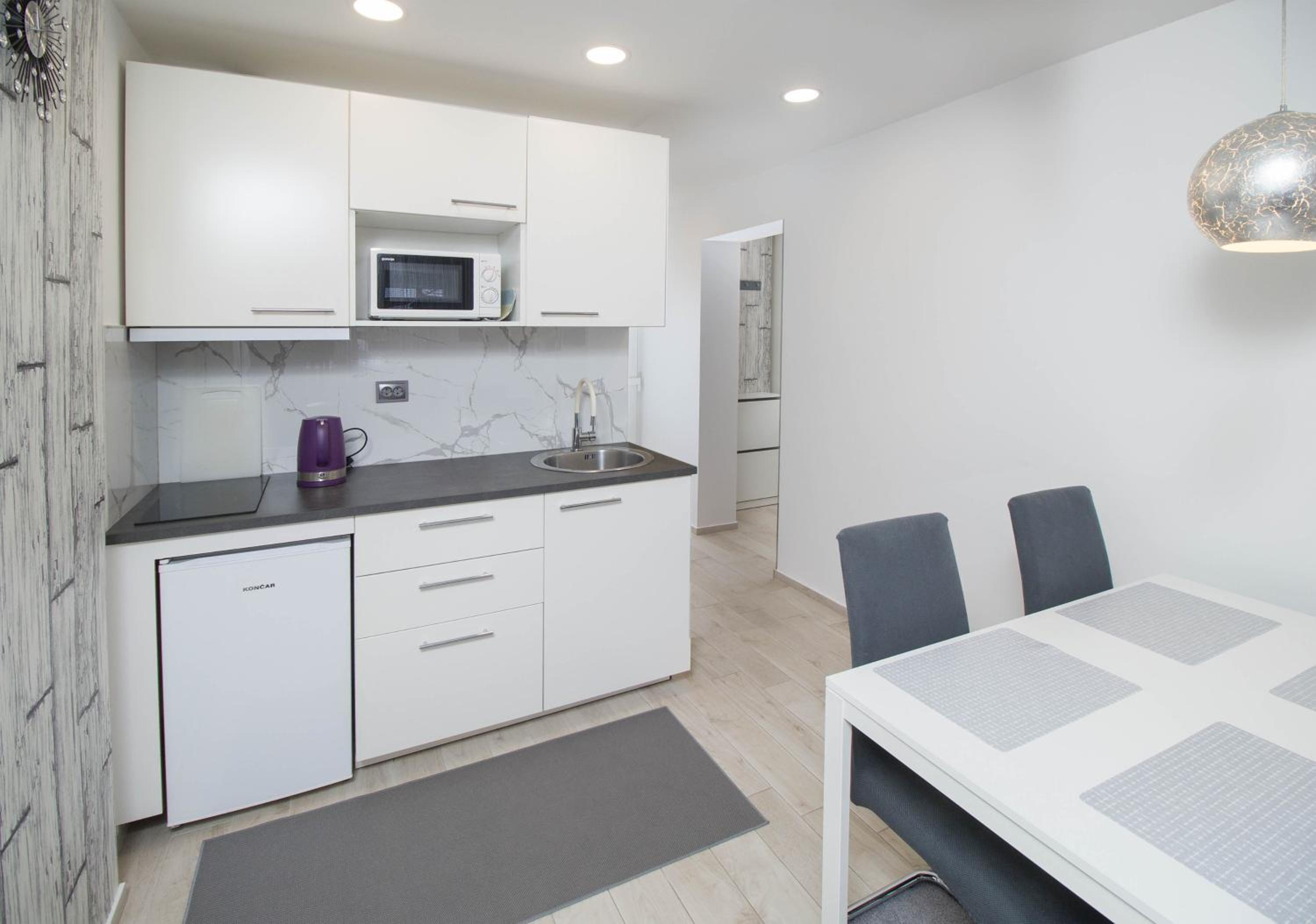One-Bedroom Apartment - Photo 7