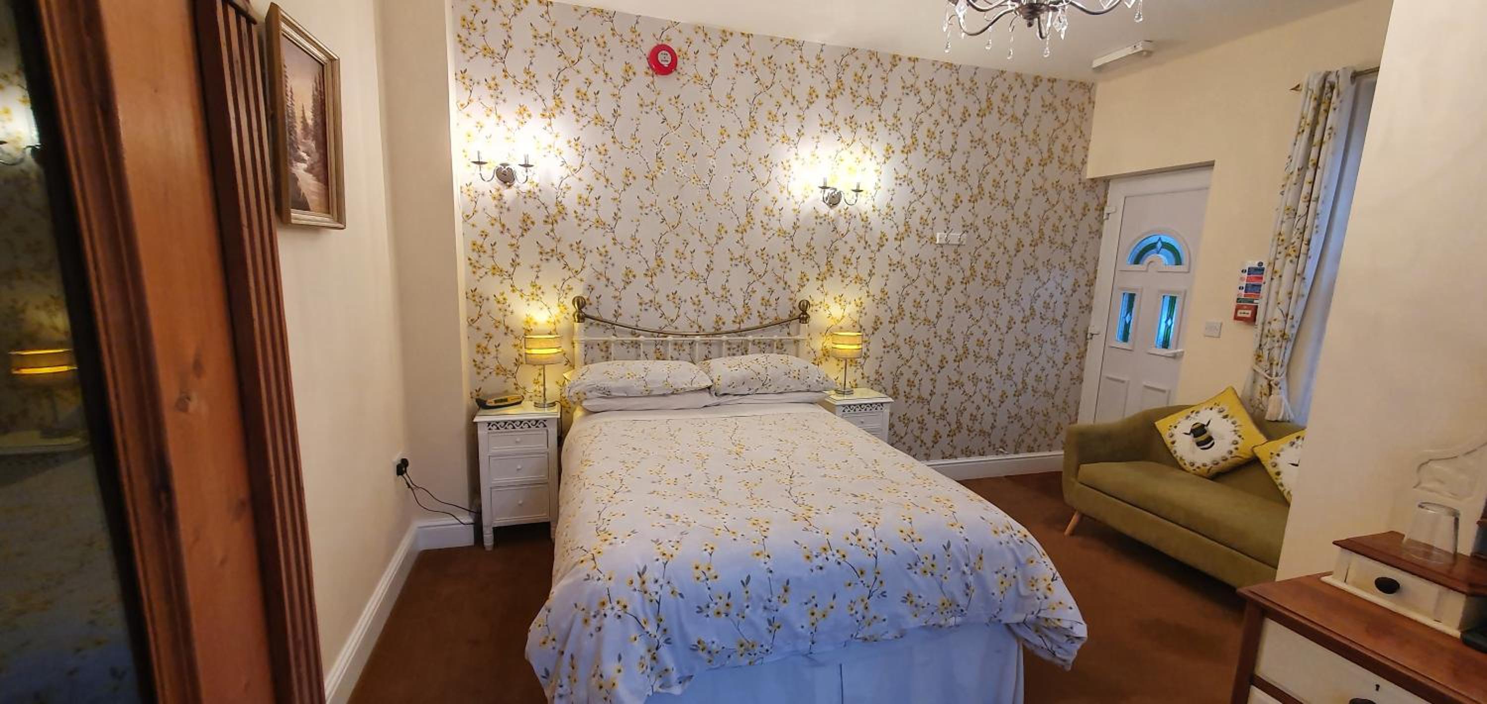 Budget Double Room photo 3