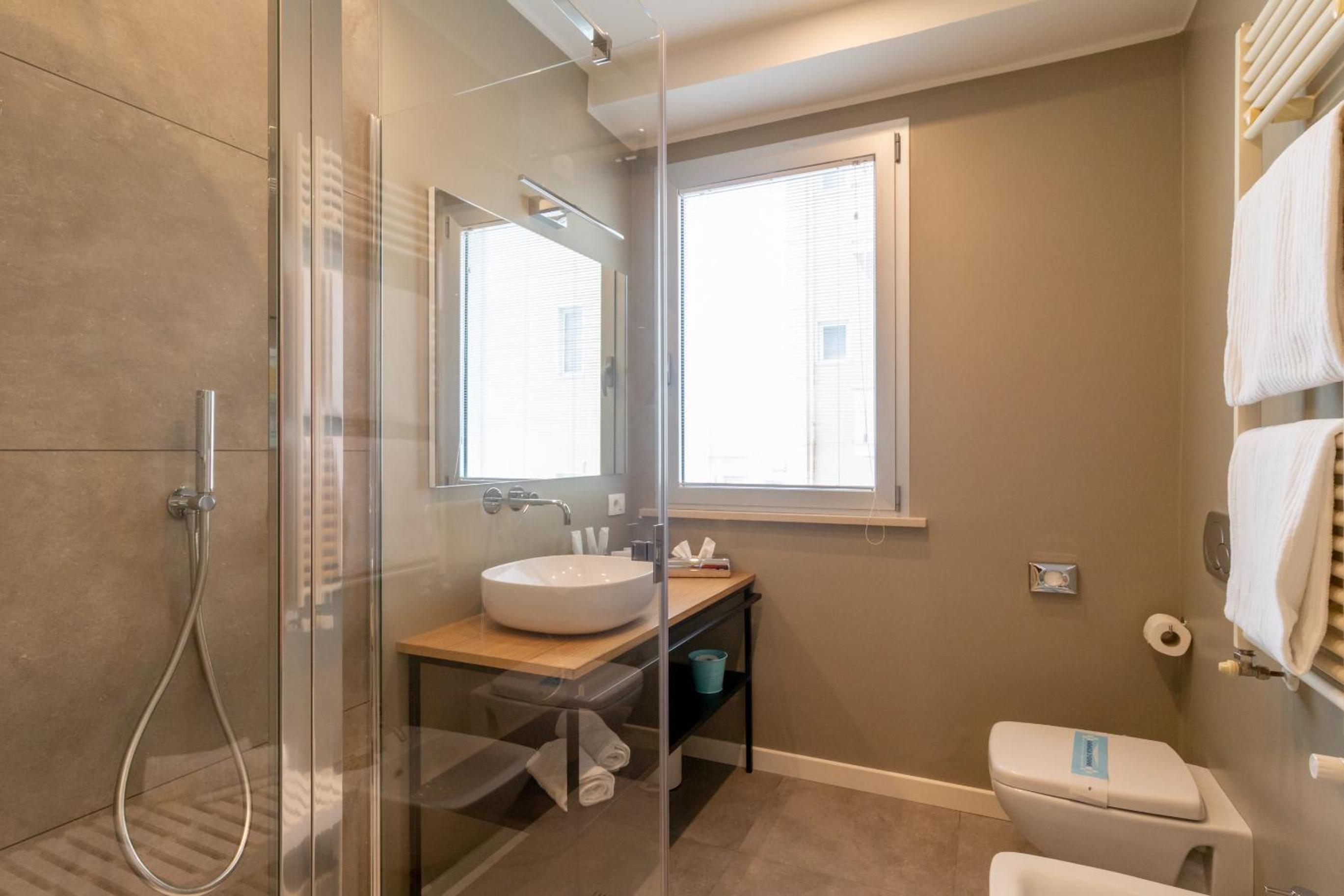 Superior Suite - Photo 7