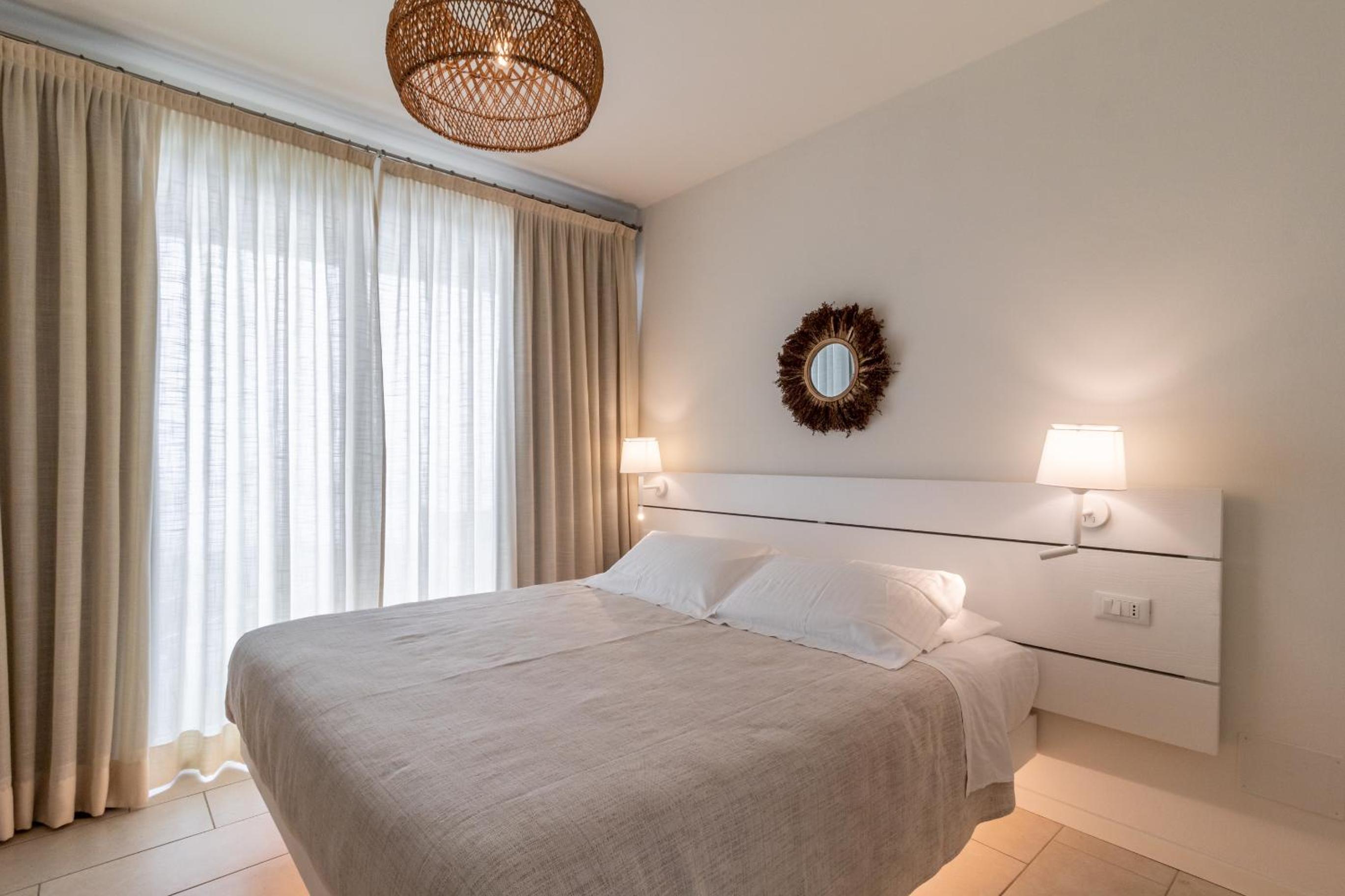 Superior Suite - Photo 14