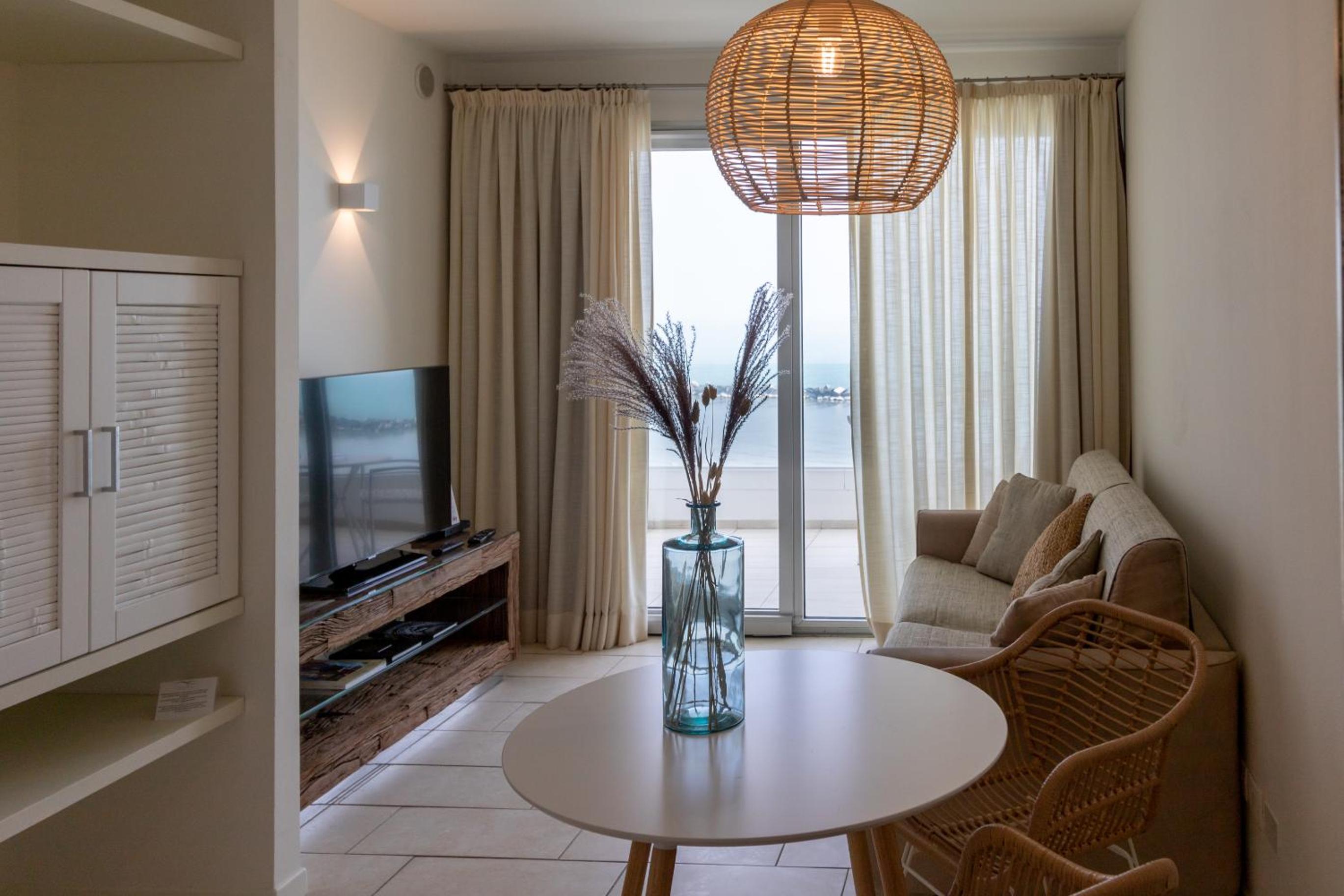 Superior Suite - Photo 10