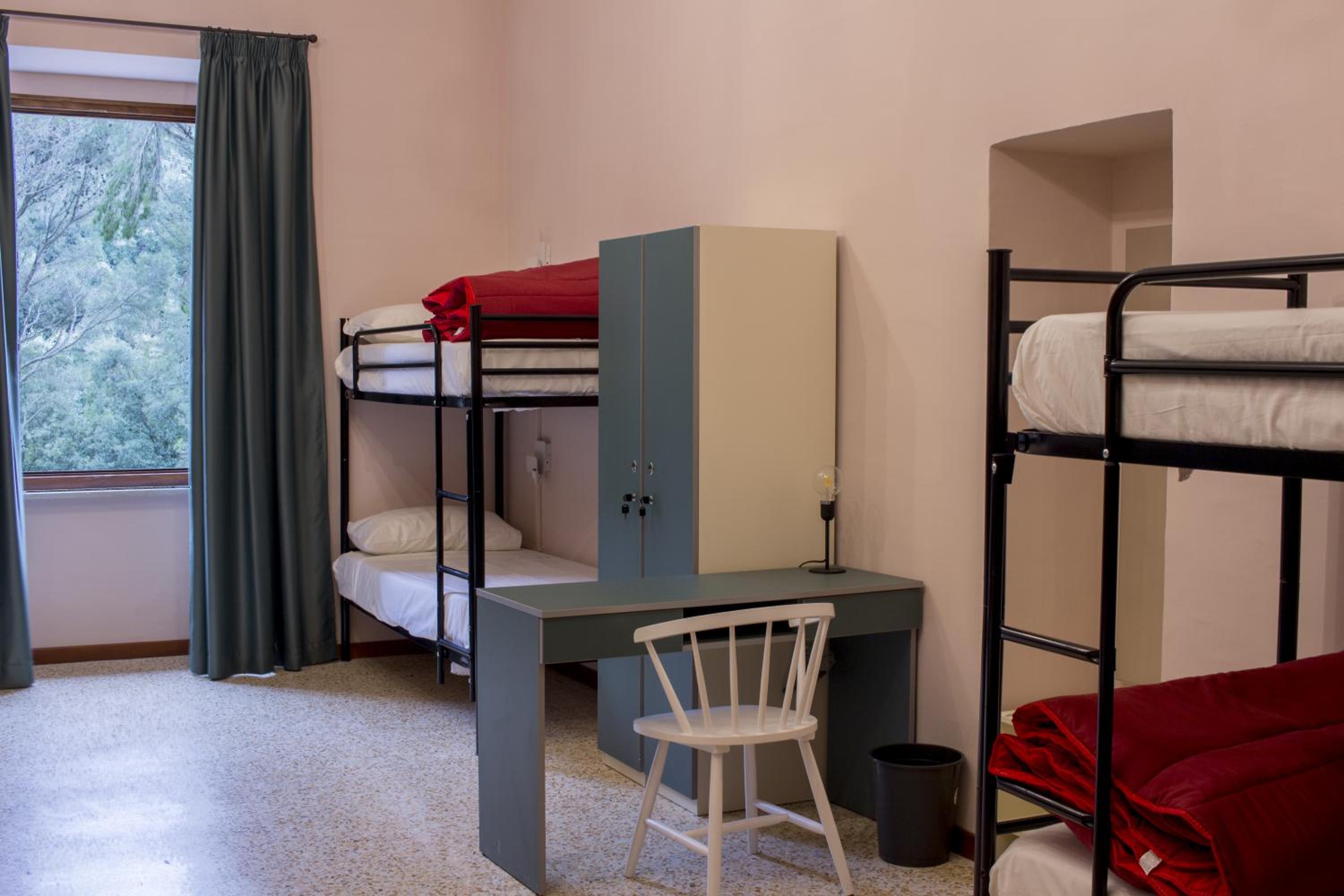 Bed in 8-Bed Dormitory Room photo 3