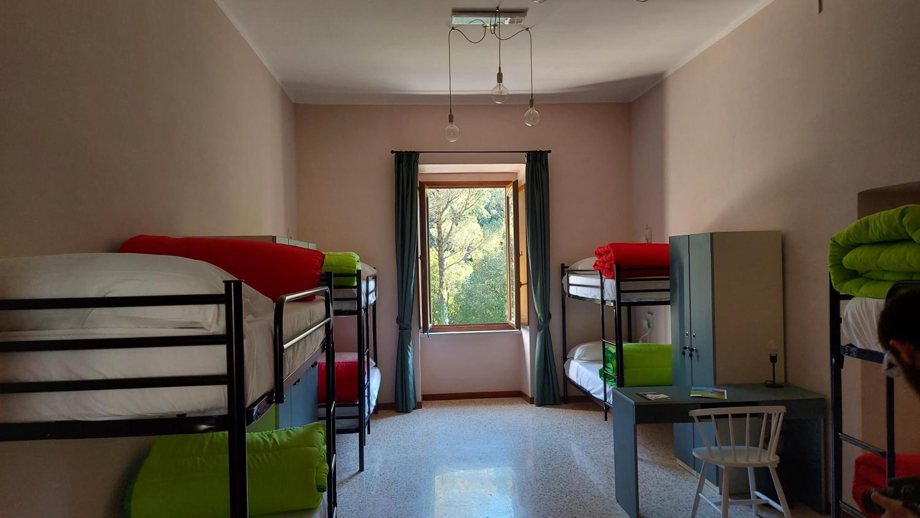 Bed in 8-Bed Dormitory Room photo 2