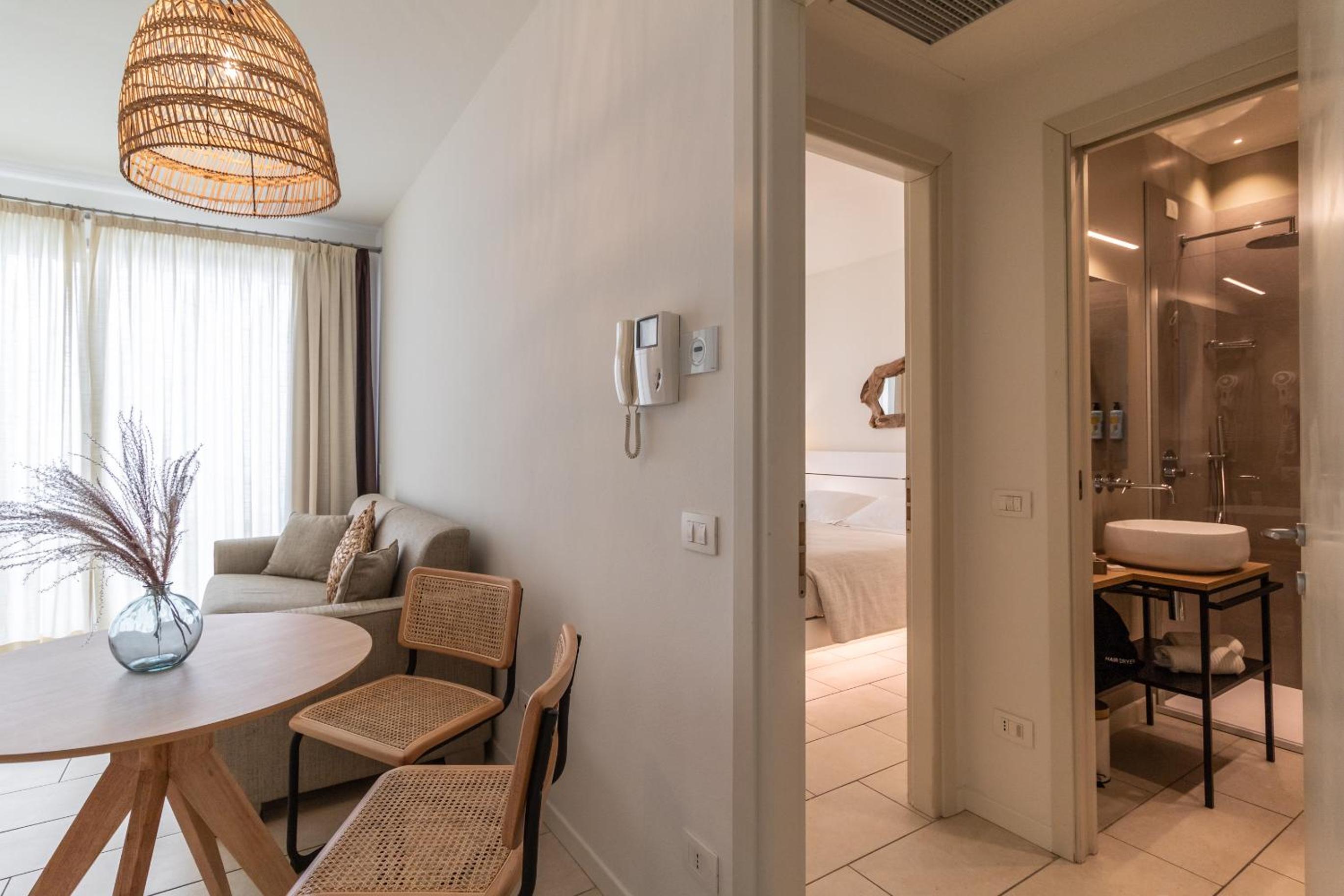 Superior Suite - Photo 9