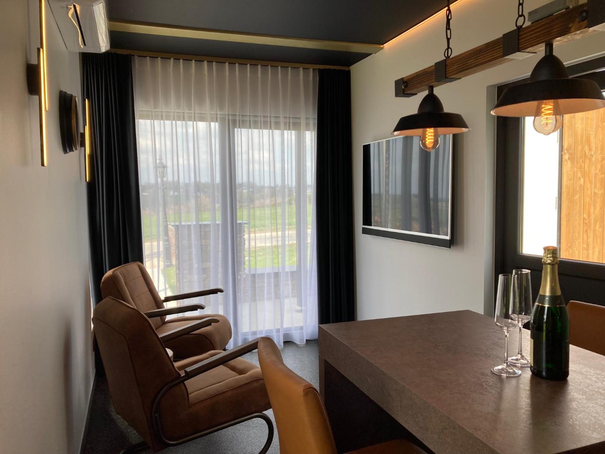 One-Bedroom Apartment - Photo 1