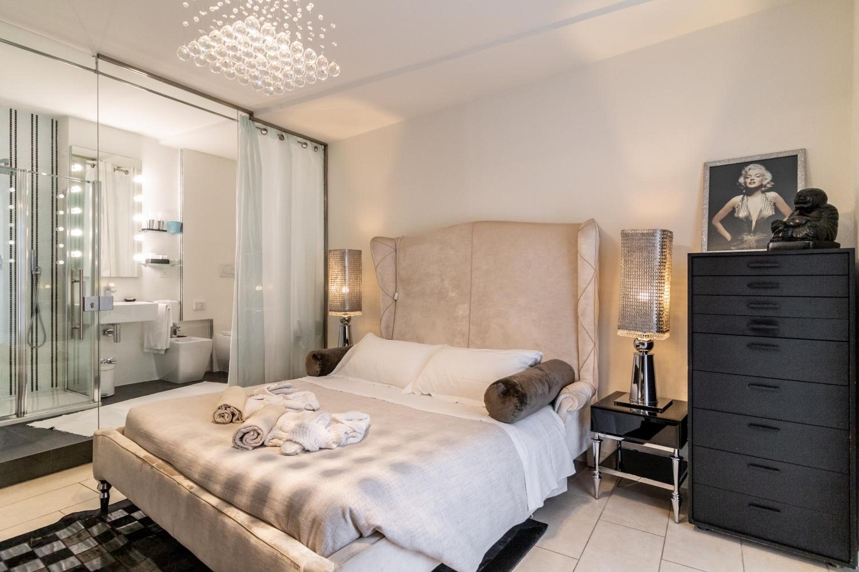 Deluxe Double Room with Partial Sea View and Hot Tub photo 1