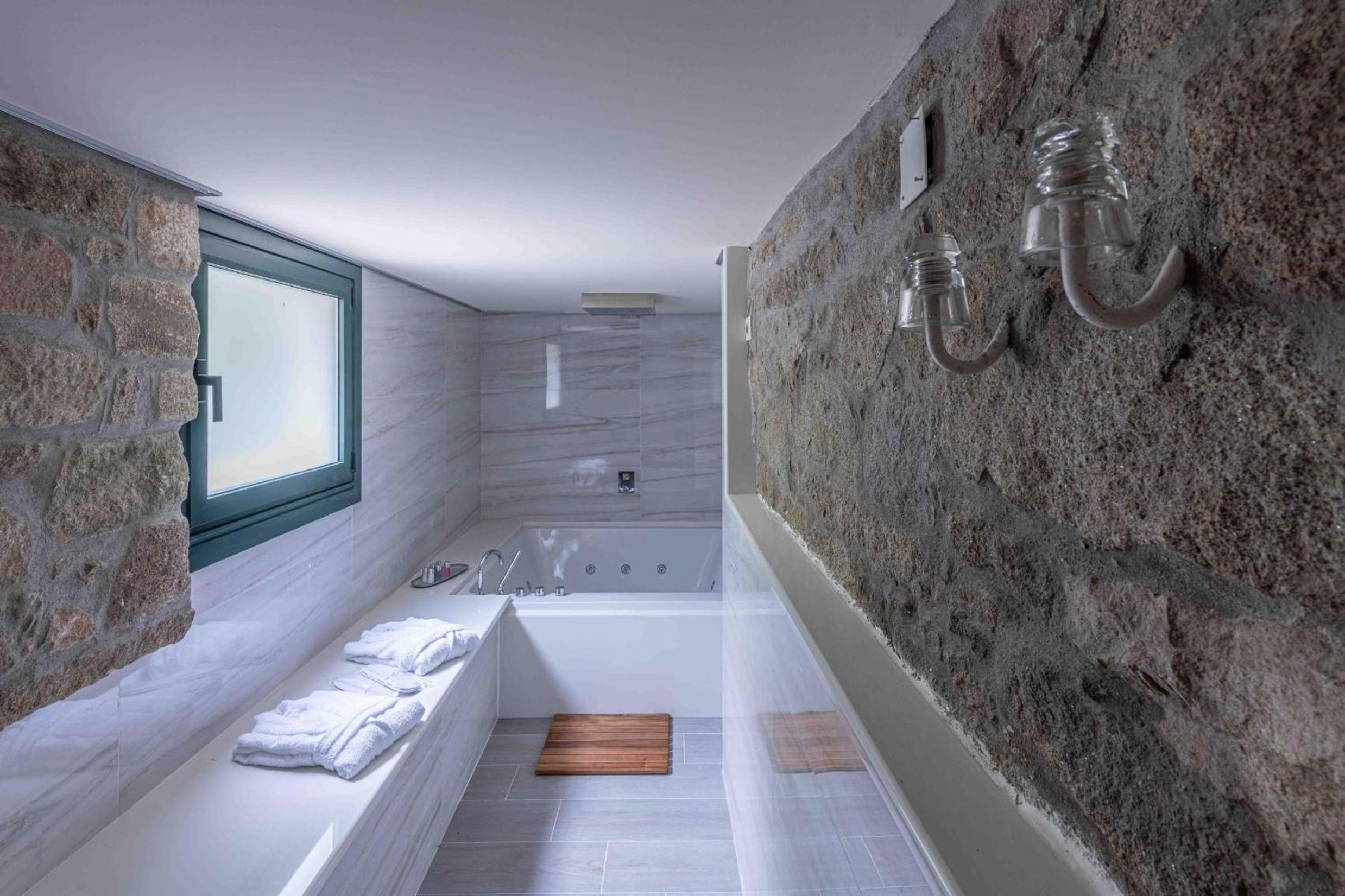 Suite with Spa Bath photo 2
