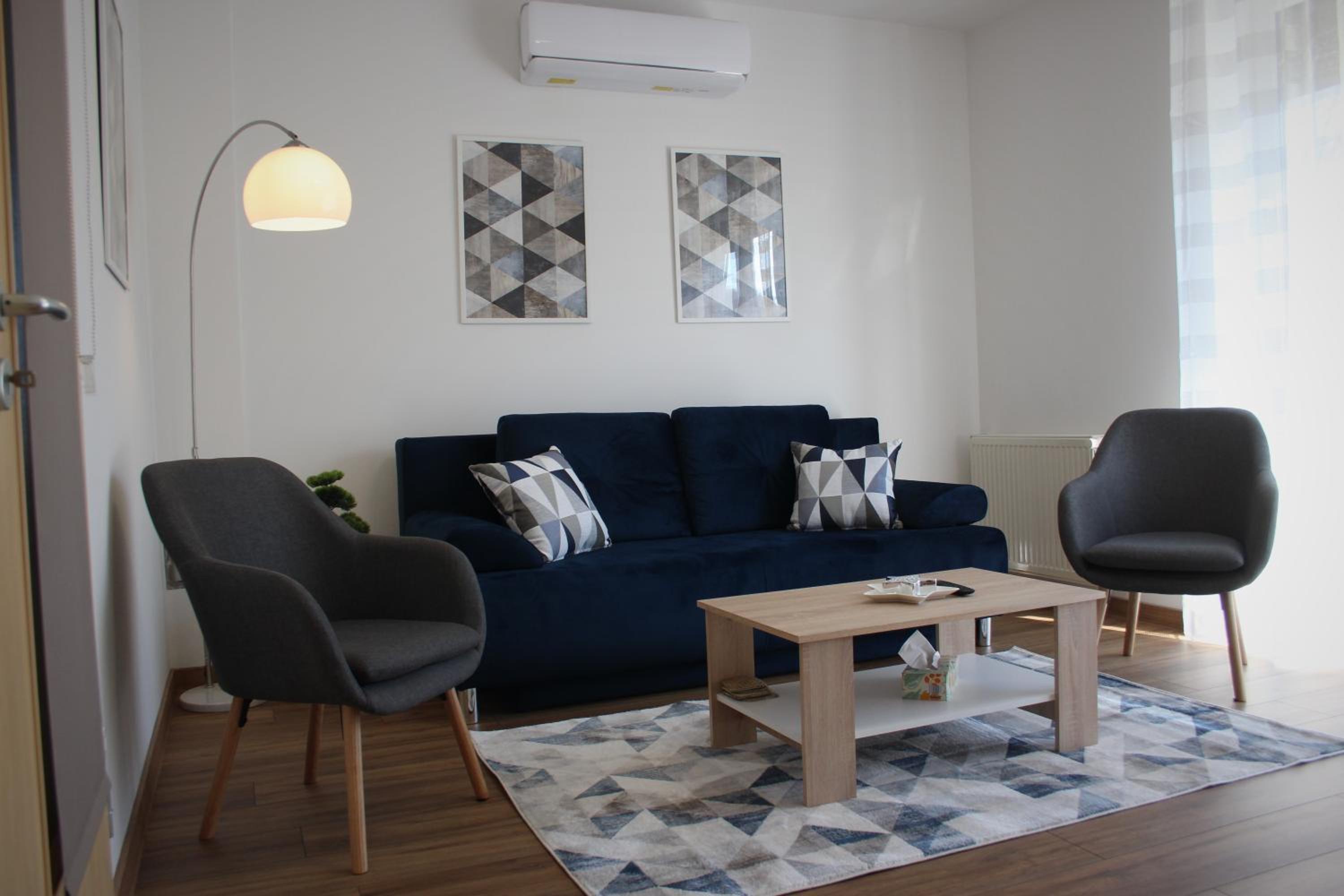 One-Bedroom Apartment photo 1