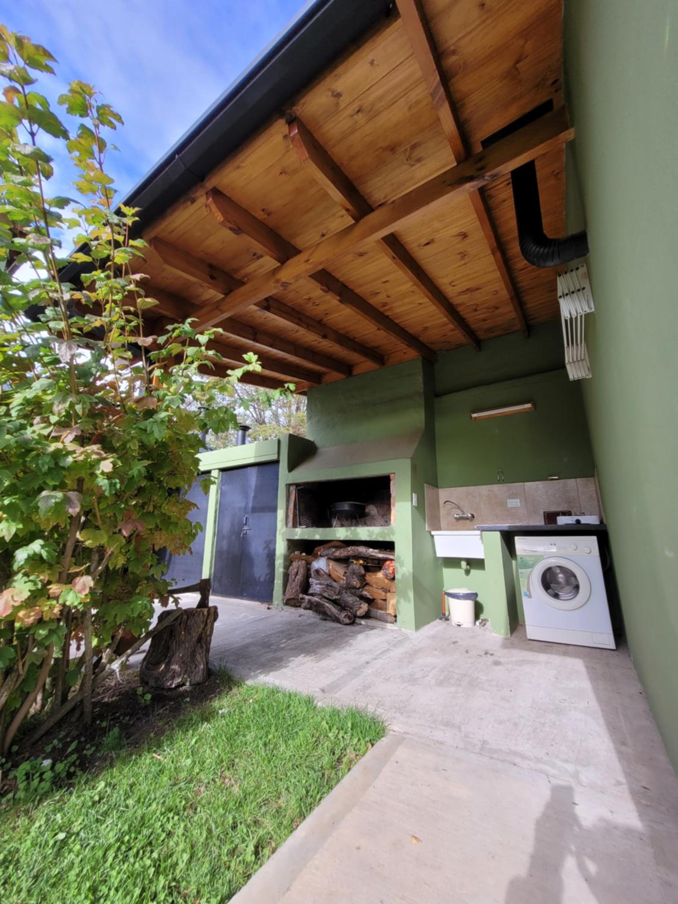 Three-Bedroom House photo 3