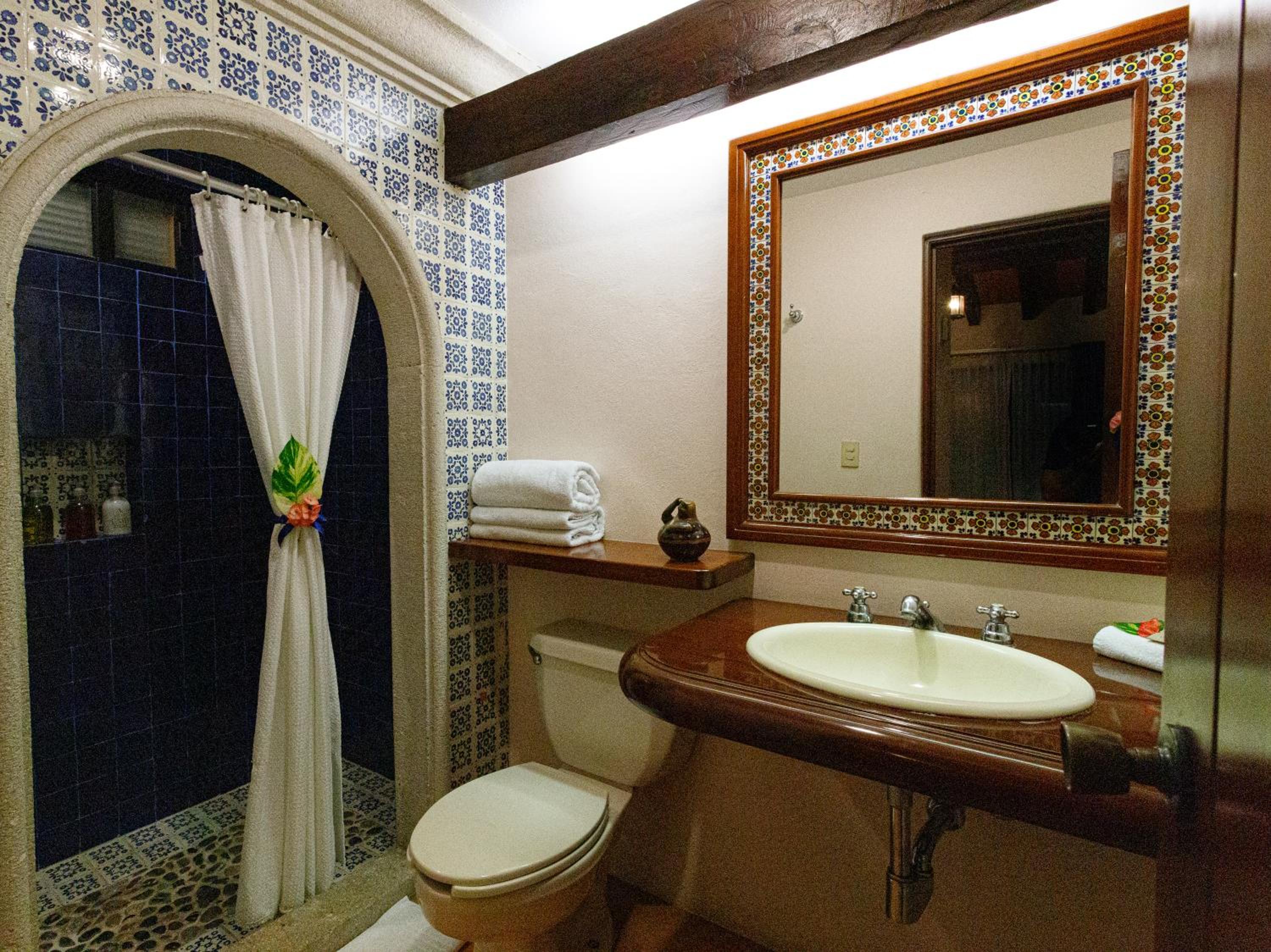 Queen Room - Photo 9