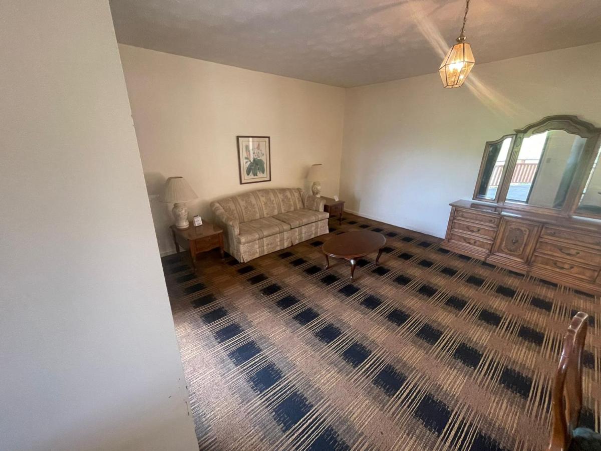 Deluxe King Suite photo 2