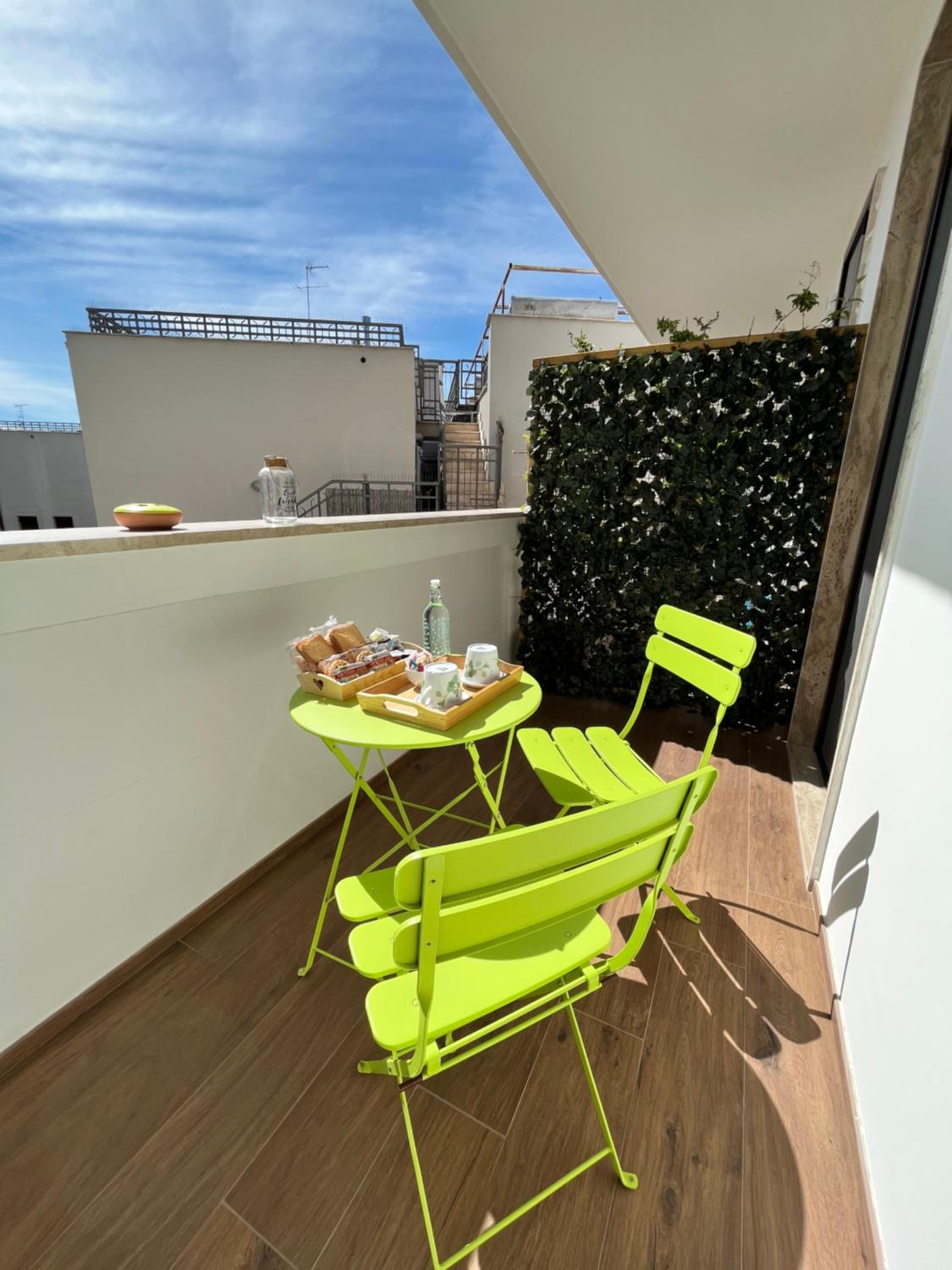 Double Room with Balcony - Photo 3