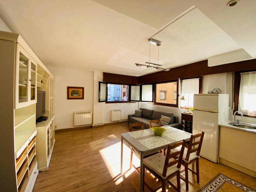 Apartment - Split Level - Photo 16