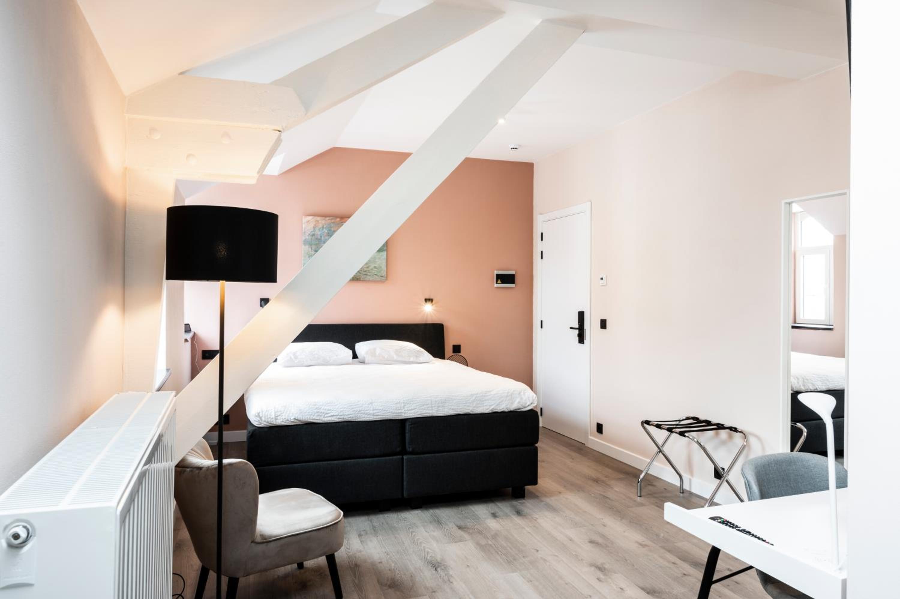 Deluxe Double Room with Extra Bed photo 2