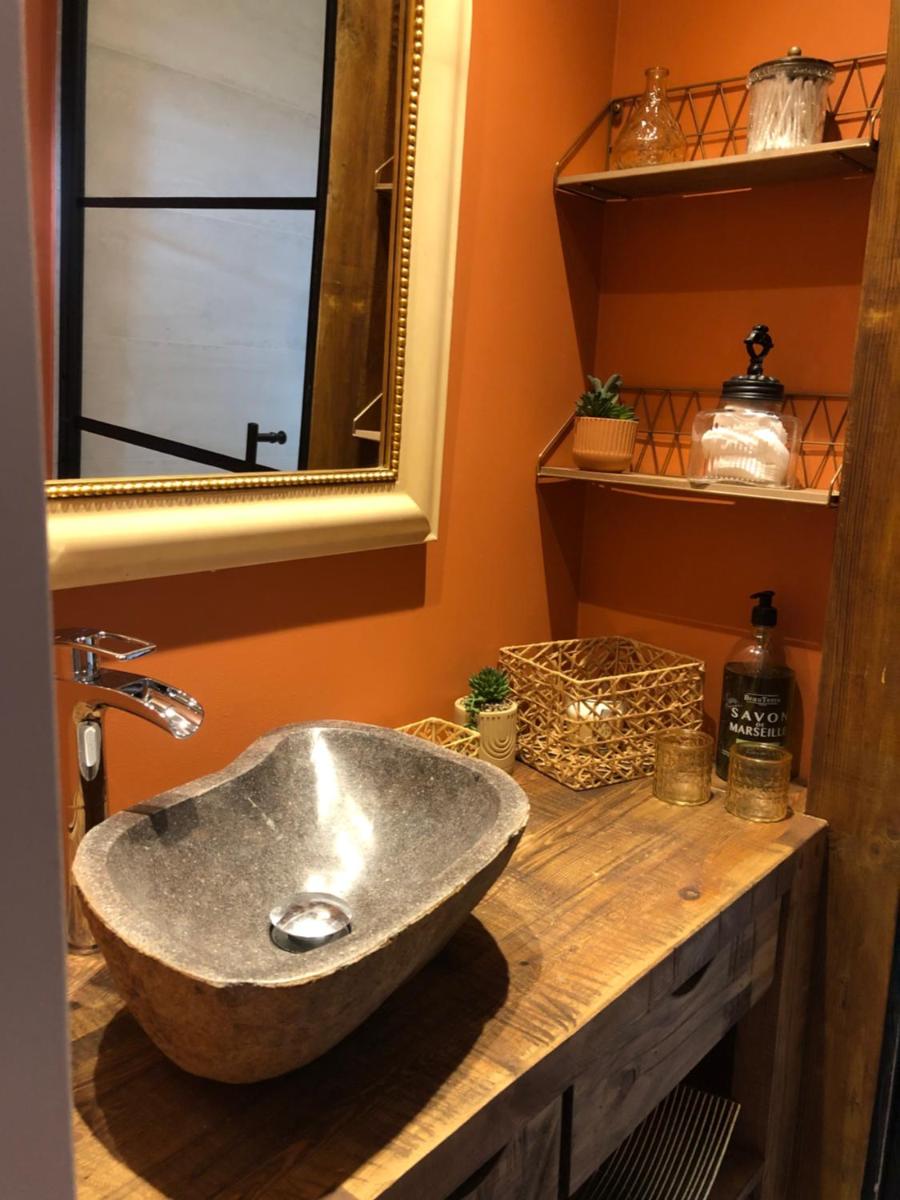 Deluxe Double Room with Shower - Photo 13