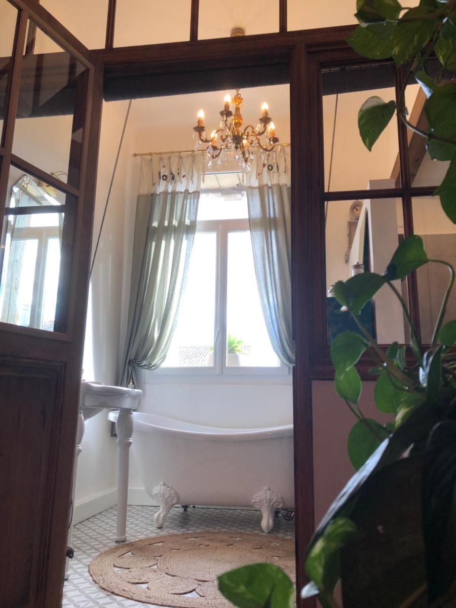 Deluxe Double Room with Balcony - Photo 14